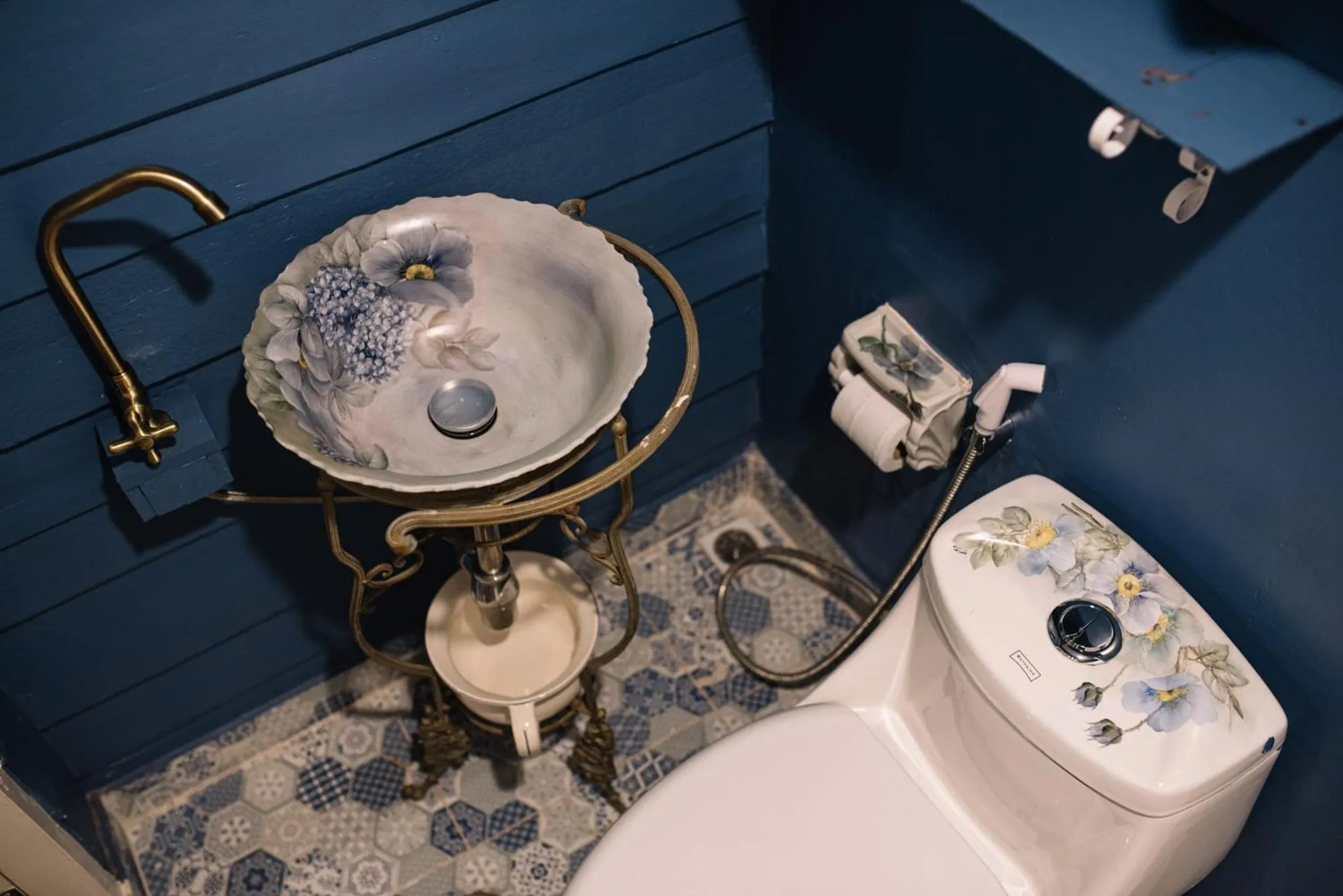 Bathroom in Lhong Yaowarat hostel