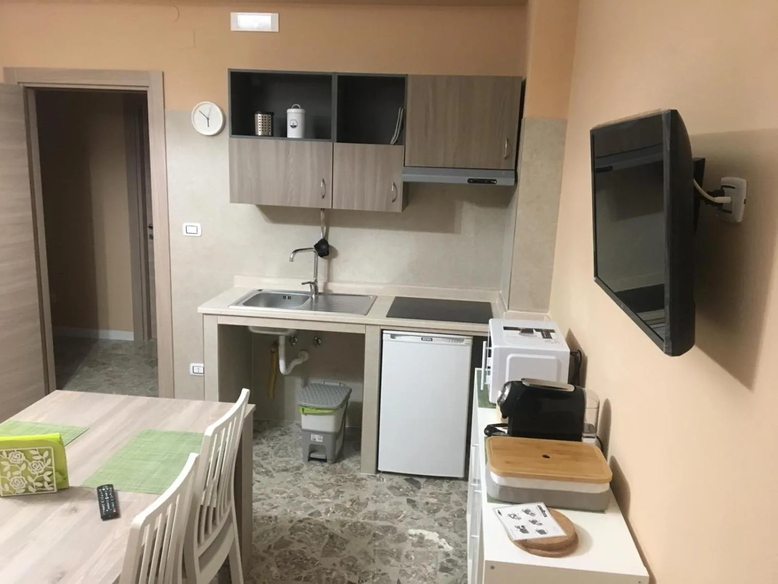 Communal lounge/ TV room in B&B Amores