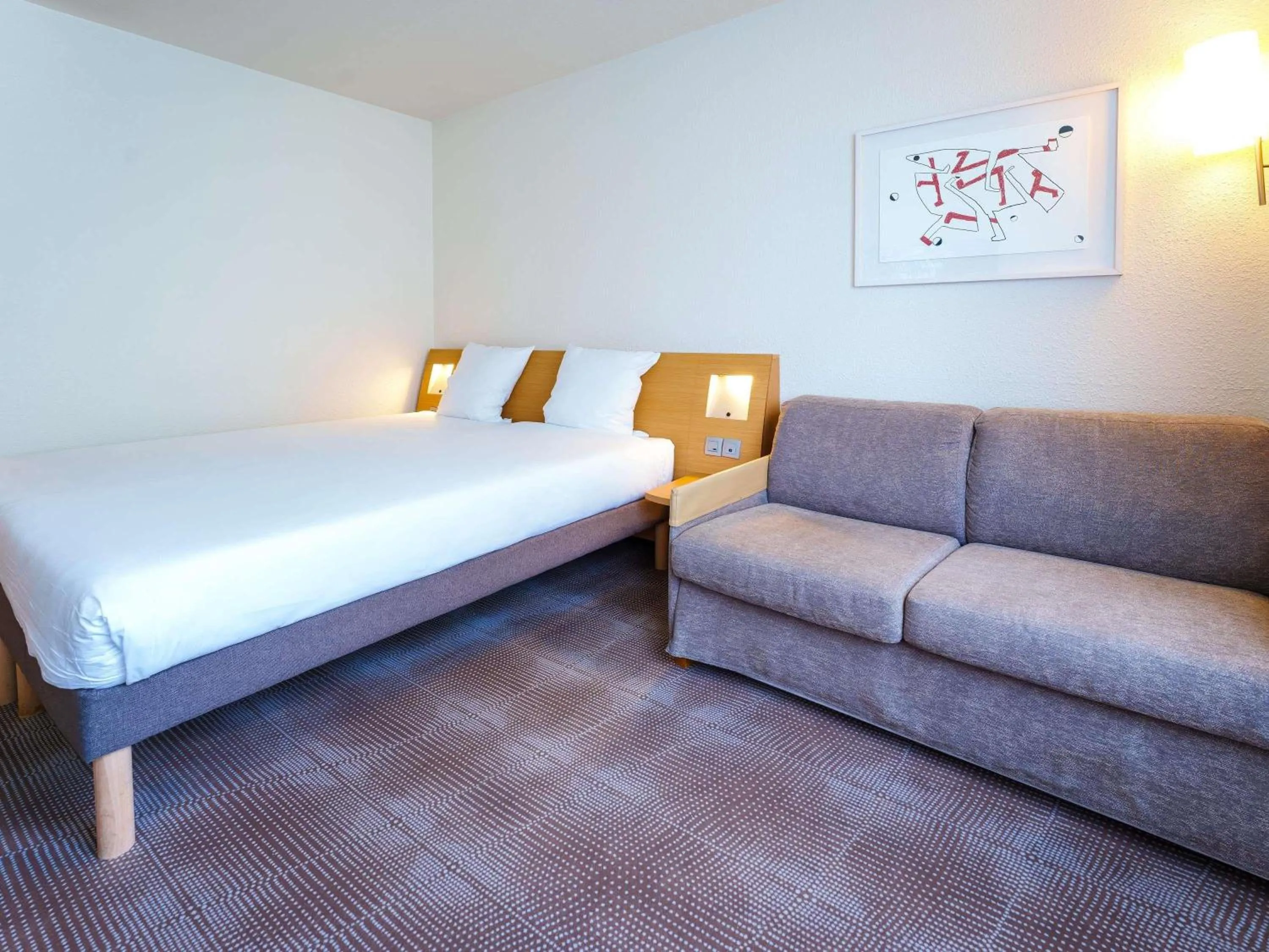 Bedroom, Bed in Novotel Mulhouse Bâle Fribourg