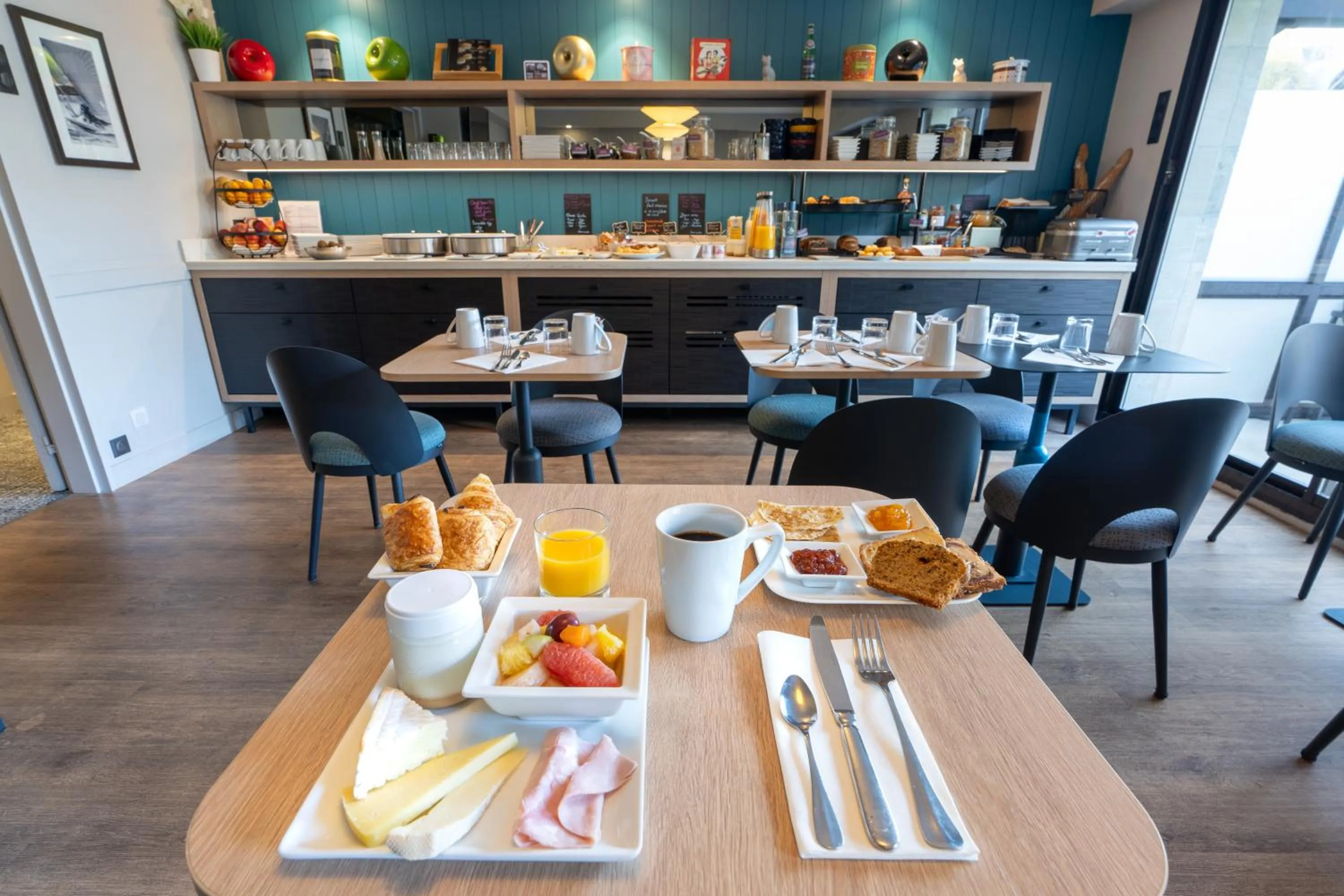 Food and drinks in Mercure Deauville Centre