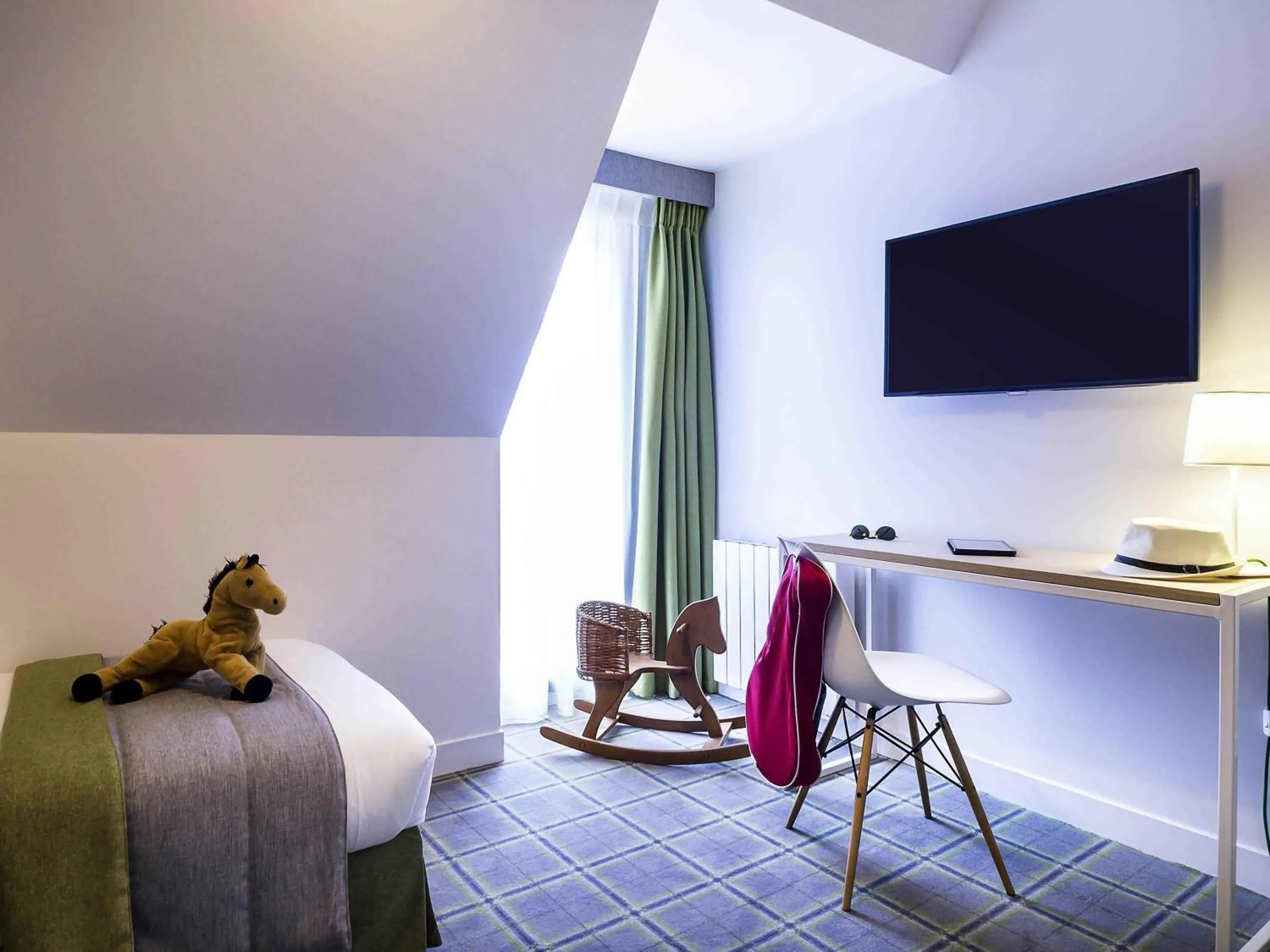 Bedroom, Bed in Mercure Deauville Centre