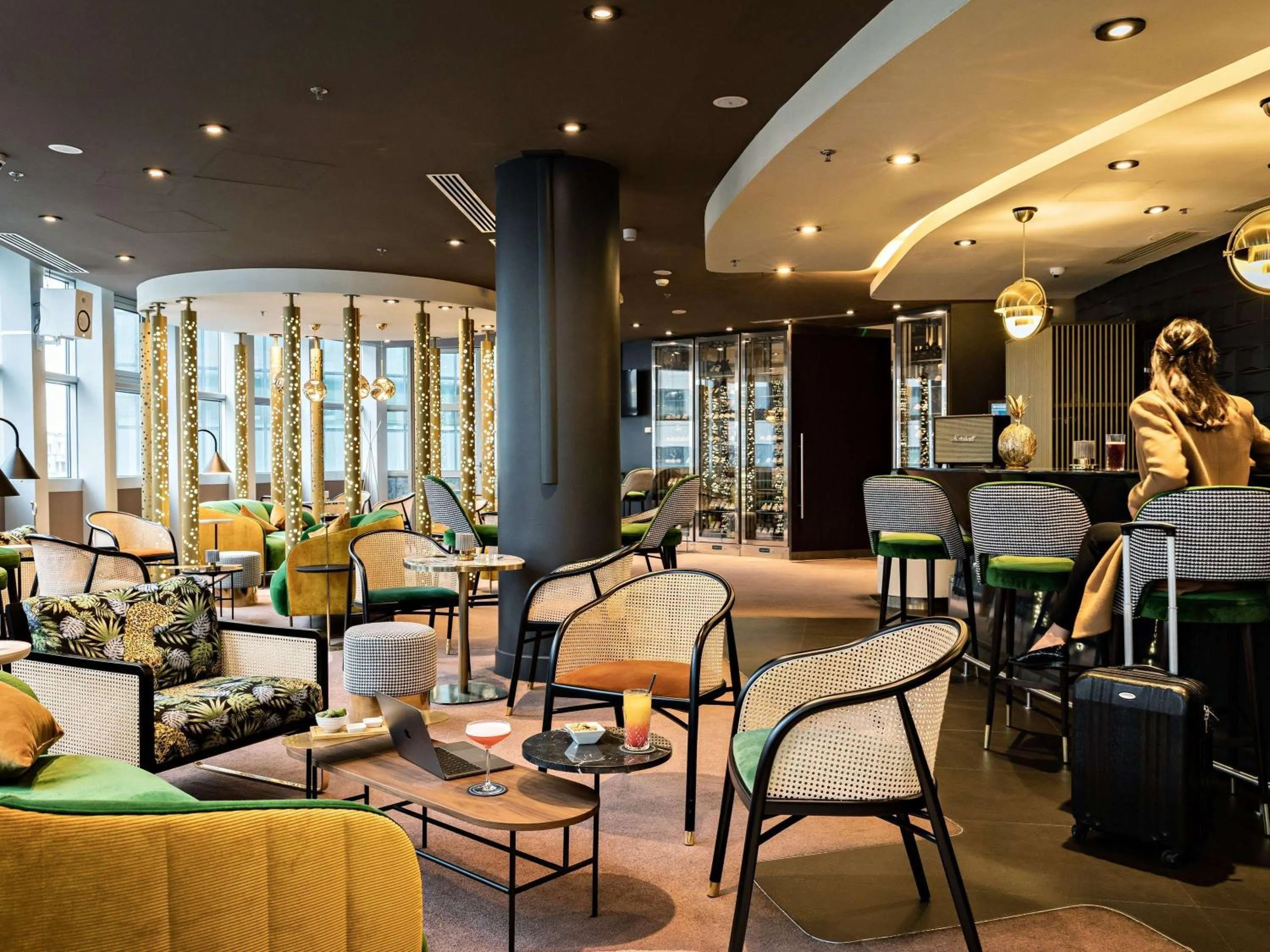 Lounge or bar in Pullman Paris La Défense