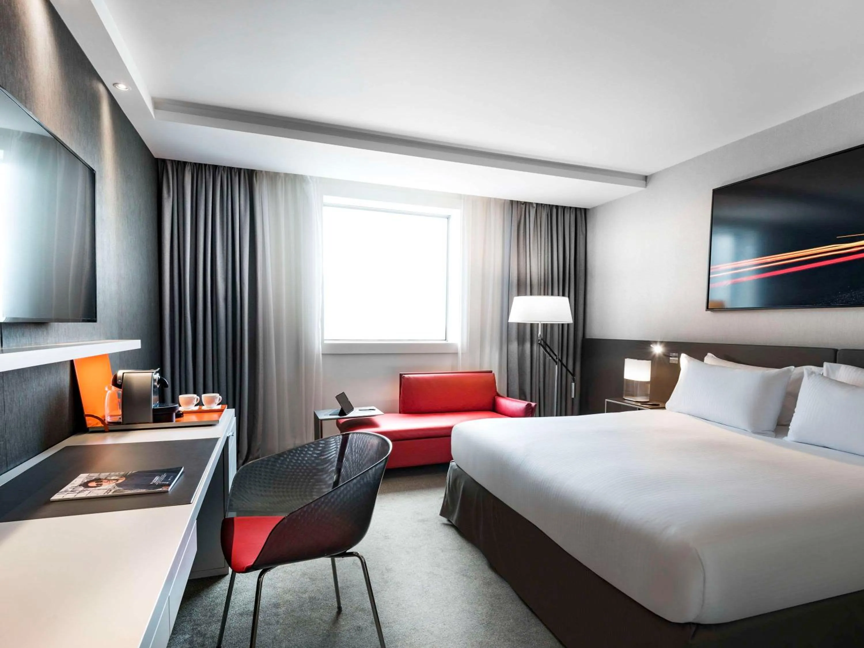 Bedroom, Bed in Pullman Paris La Défense