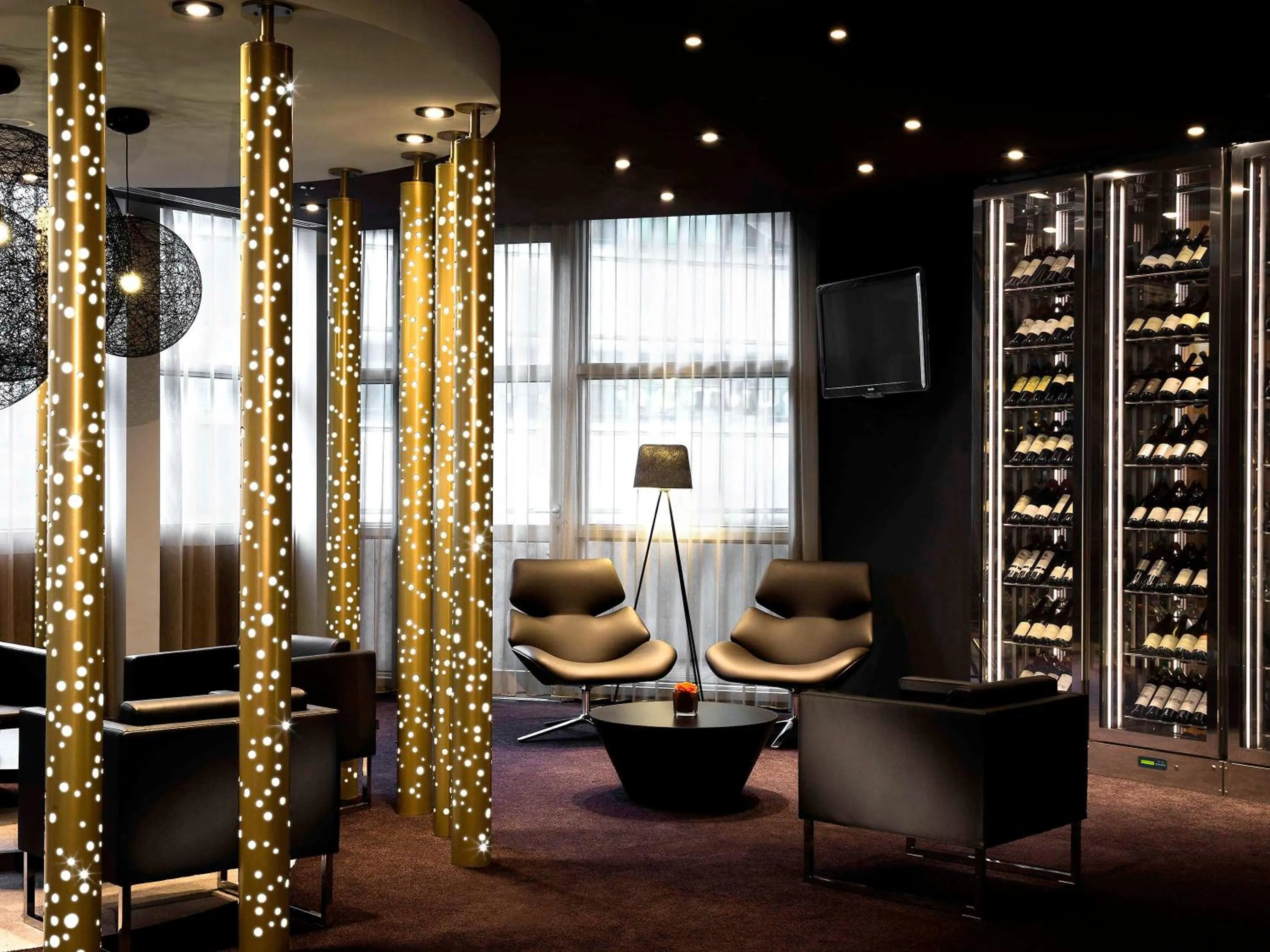 Restaurant/places to eat in Pullman Paris La Défense