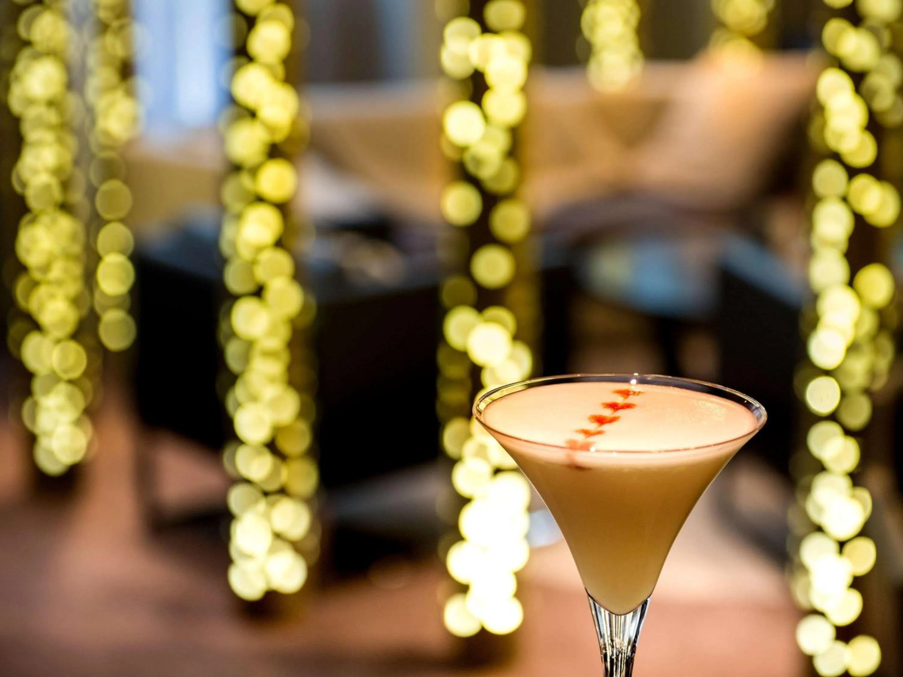 Lounge or bar in Pullman Paris La Défense