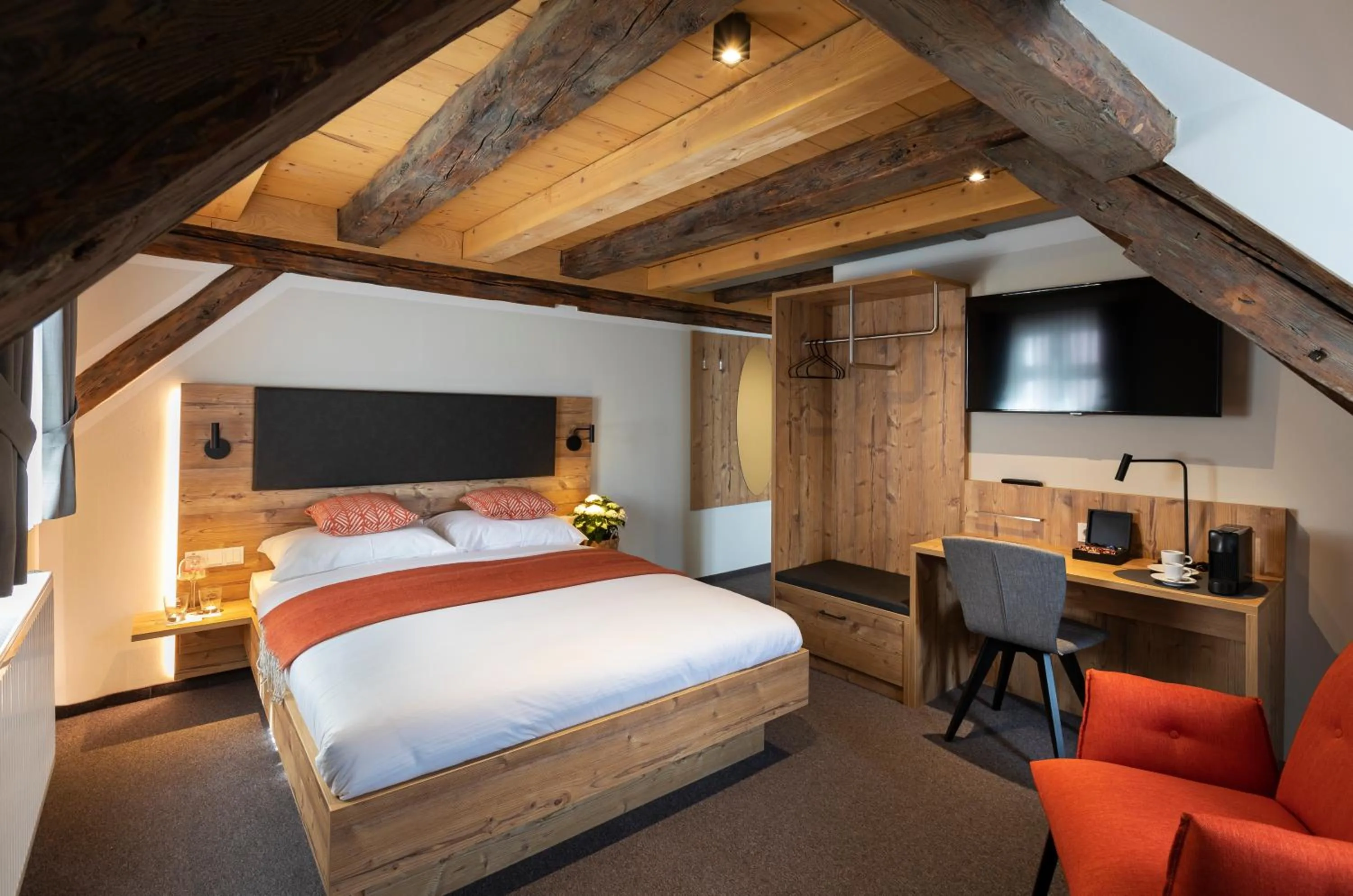 Photo of the whole room, Bed in Aston‘s Hotel