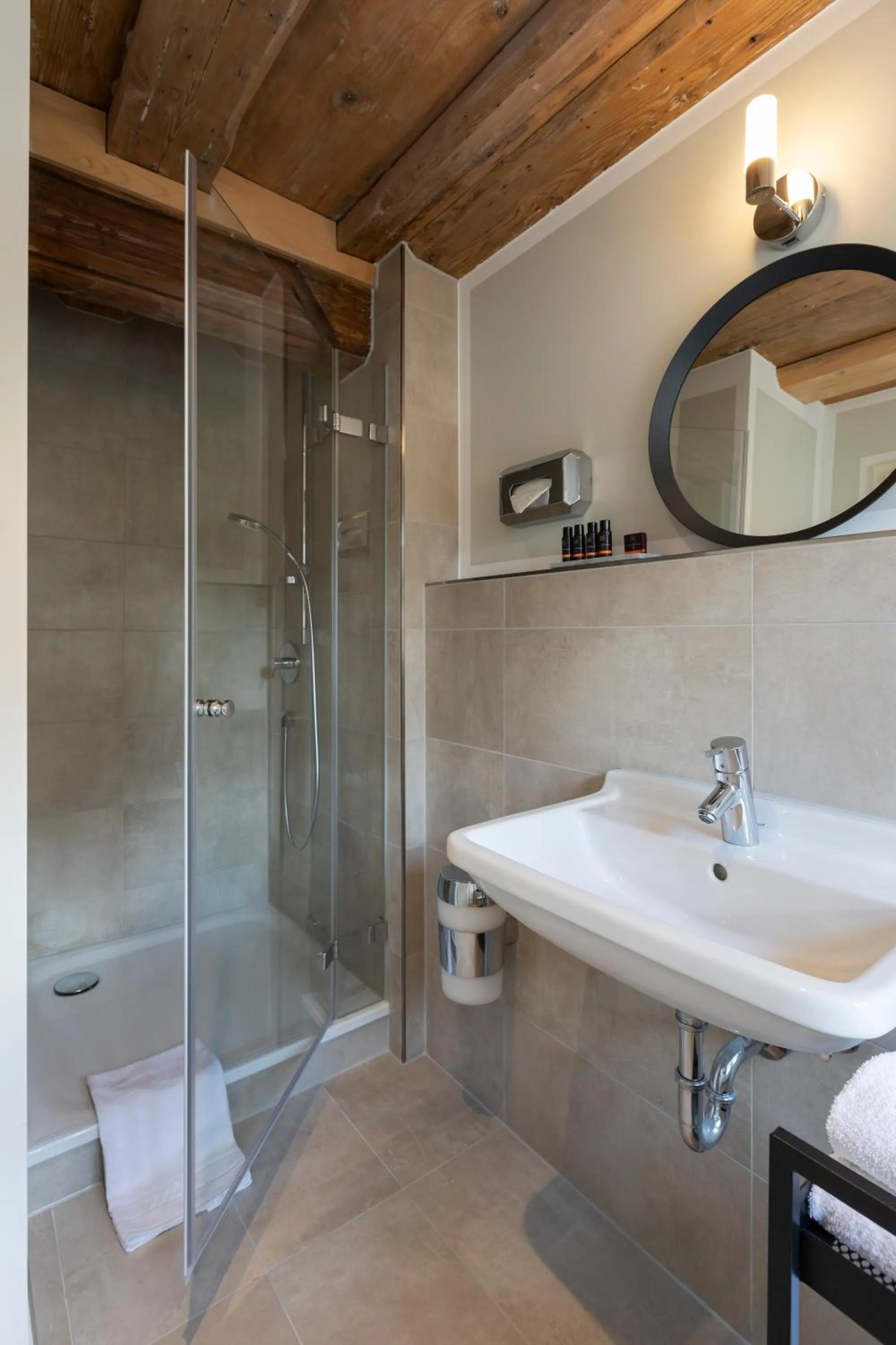 Bathroom in Aston‘s Hotel