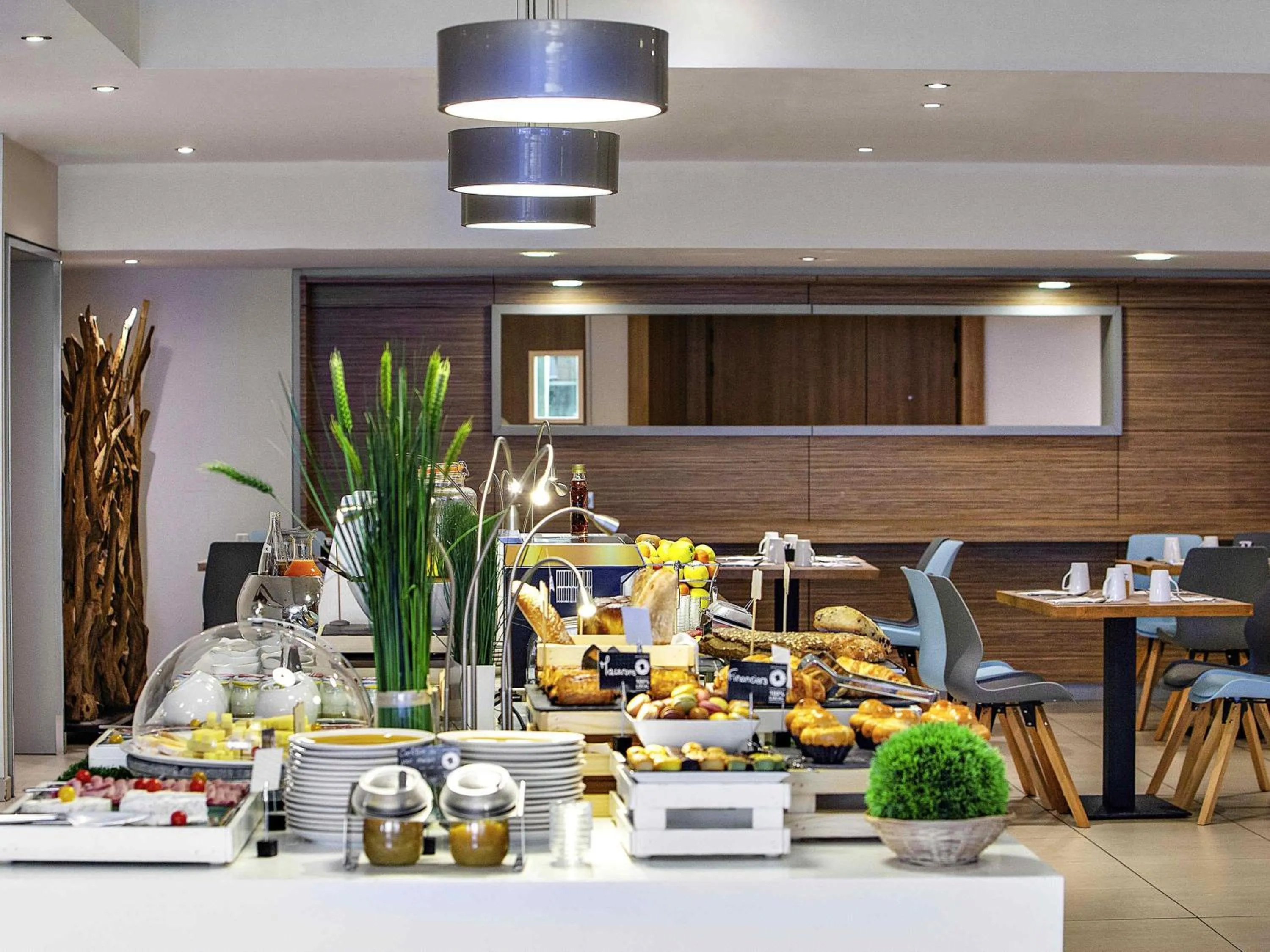 Property building in Mercure Paris Vaugirard Porte De Versailles