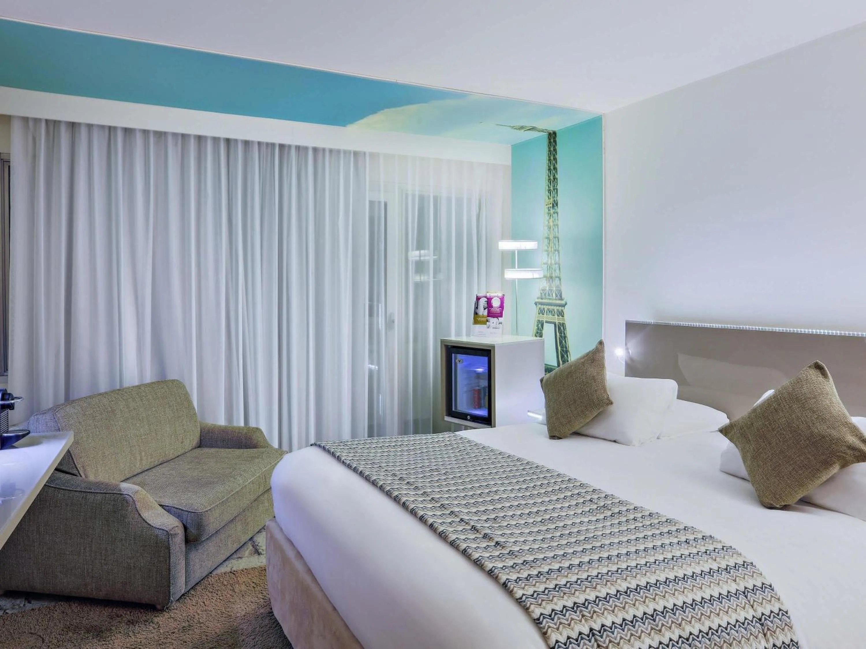 Bedroom, Bed in Mercure Paris Vaugirard Porte De Versailles