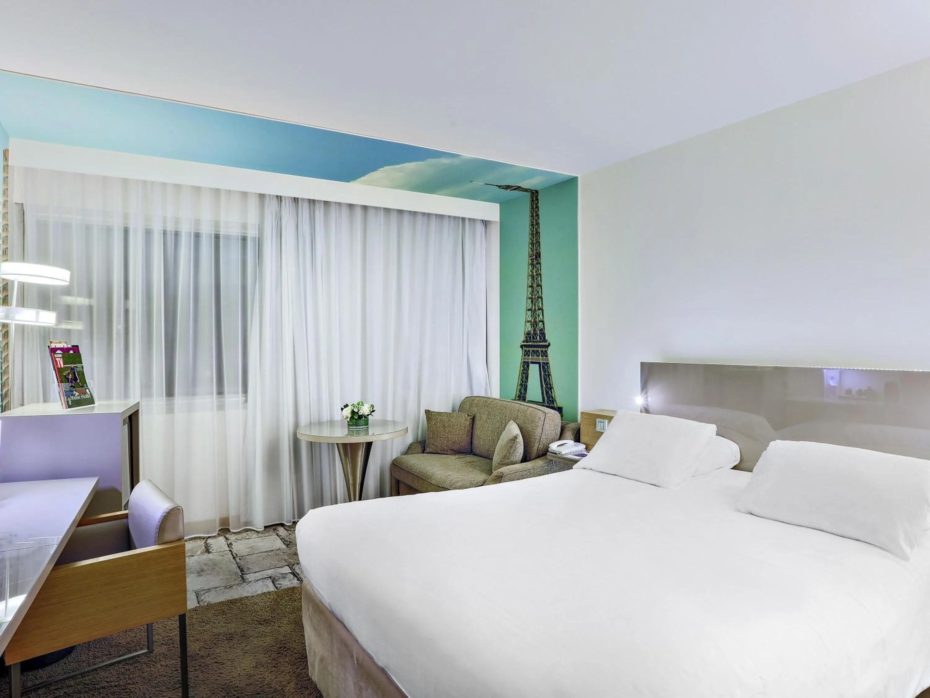 Bedroom, Bed in Mercure Paris Vaugirard Porte De Versailles