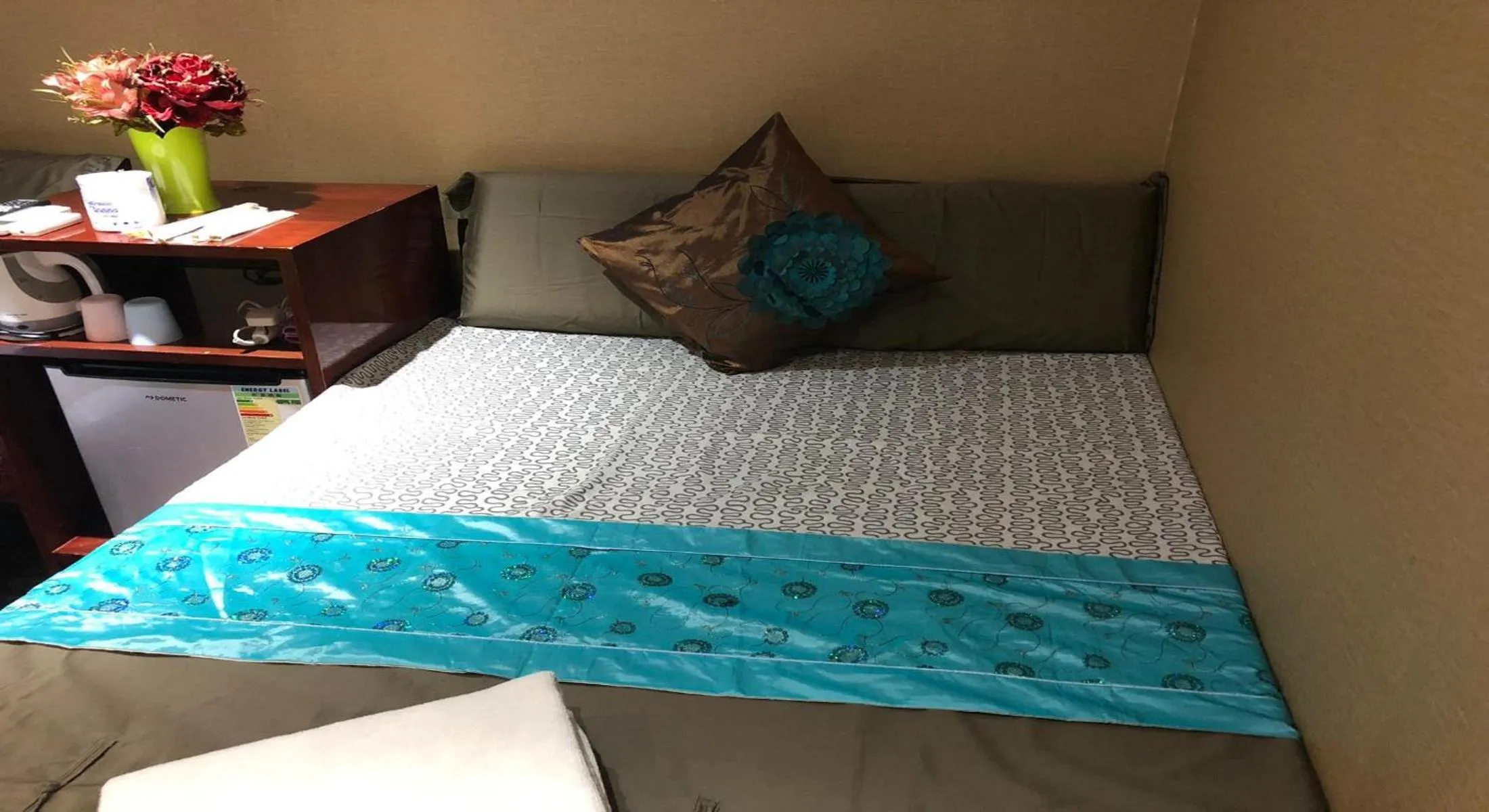 Bed in Rich Hostel