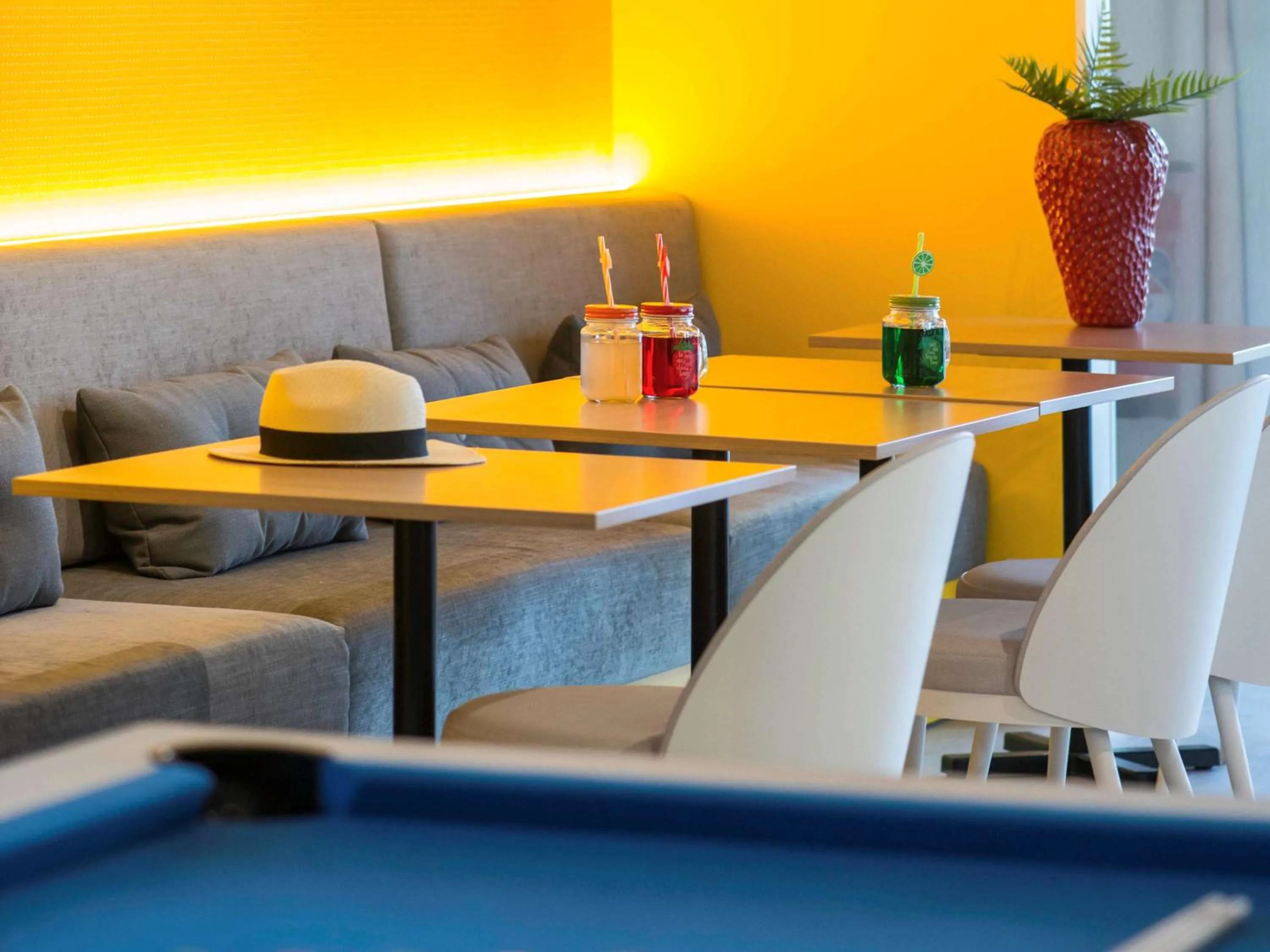 Lounge or bar in ibis Styles Nice Cap 3000 Aéroport