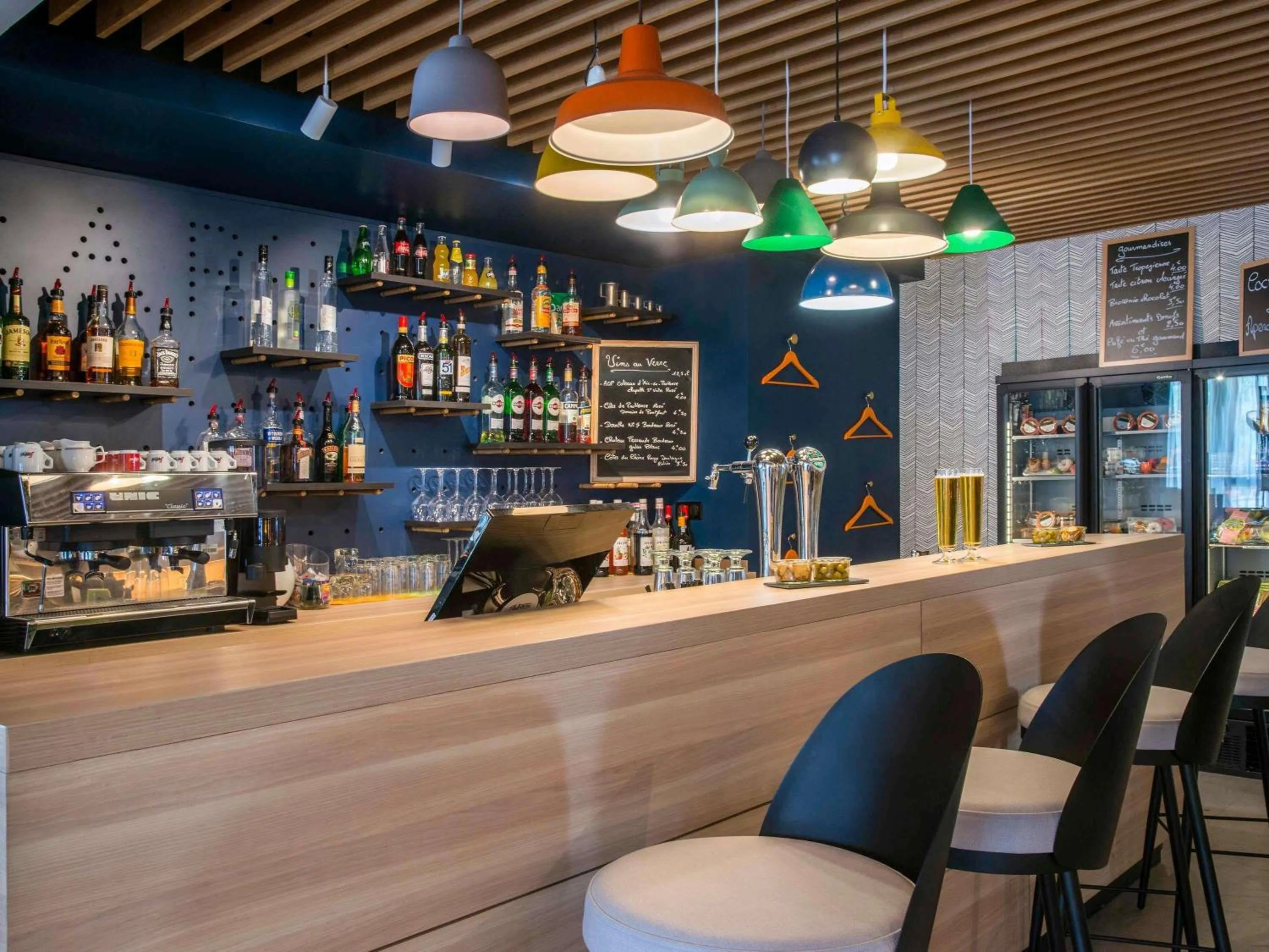 Lounge or bar in ibis Styles Nice Cap 3000 Aéroport