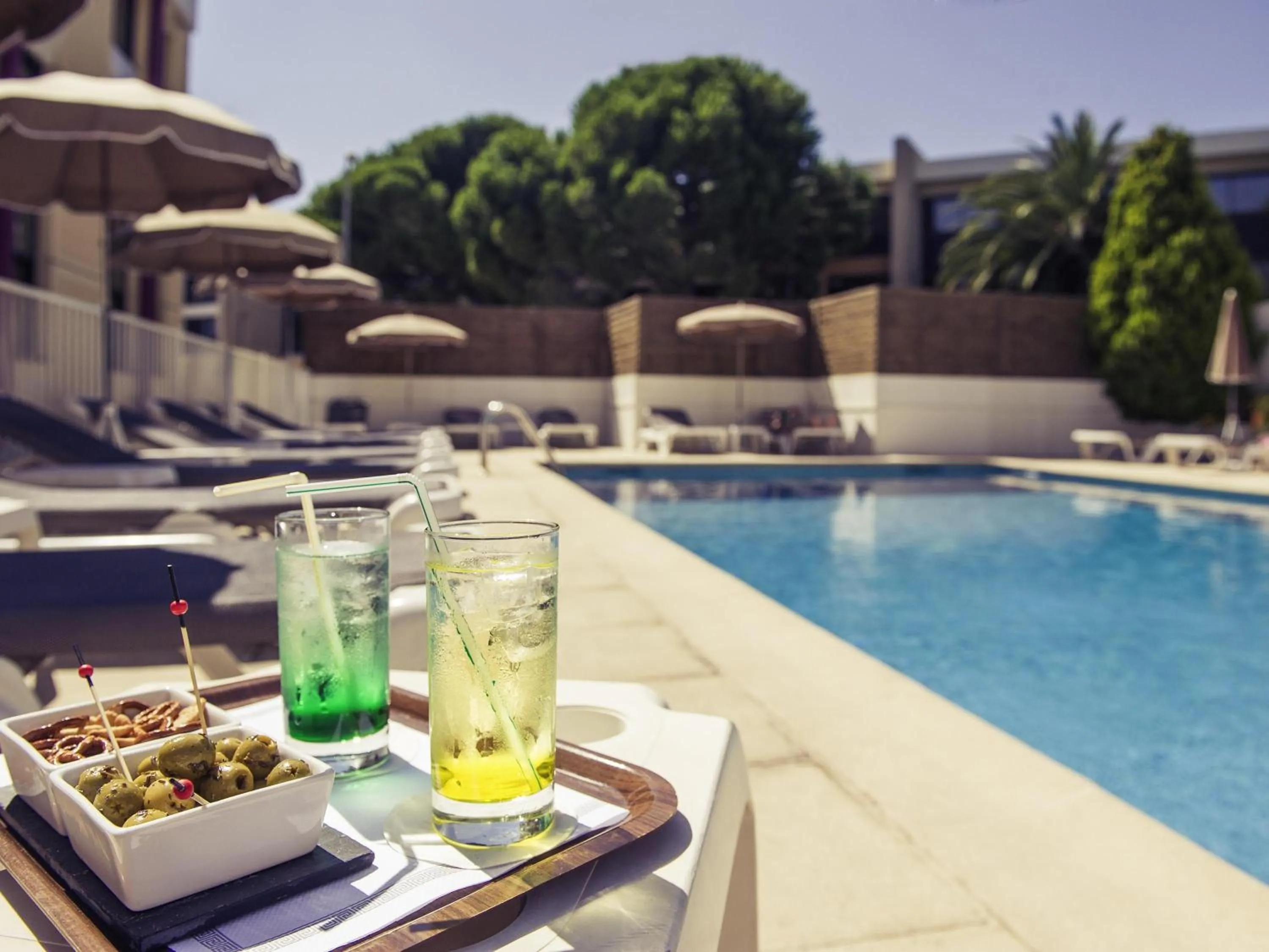 Pool view in ibis Styles Nice Cap 3000 Aéroport