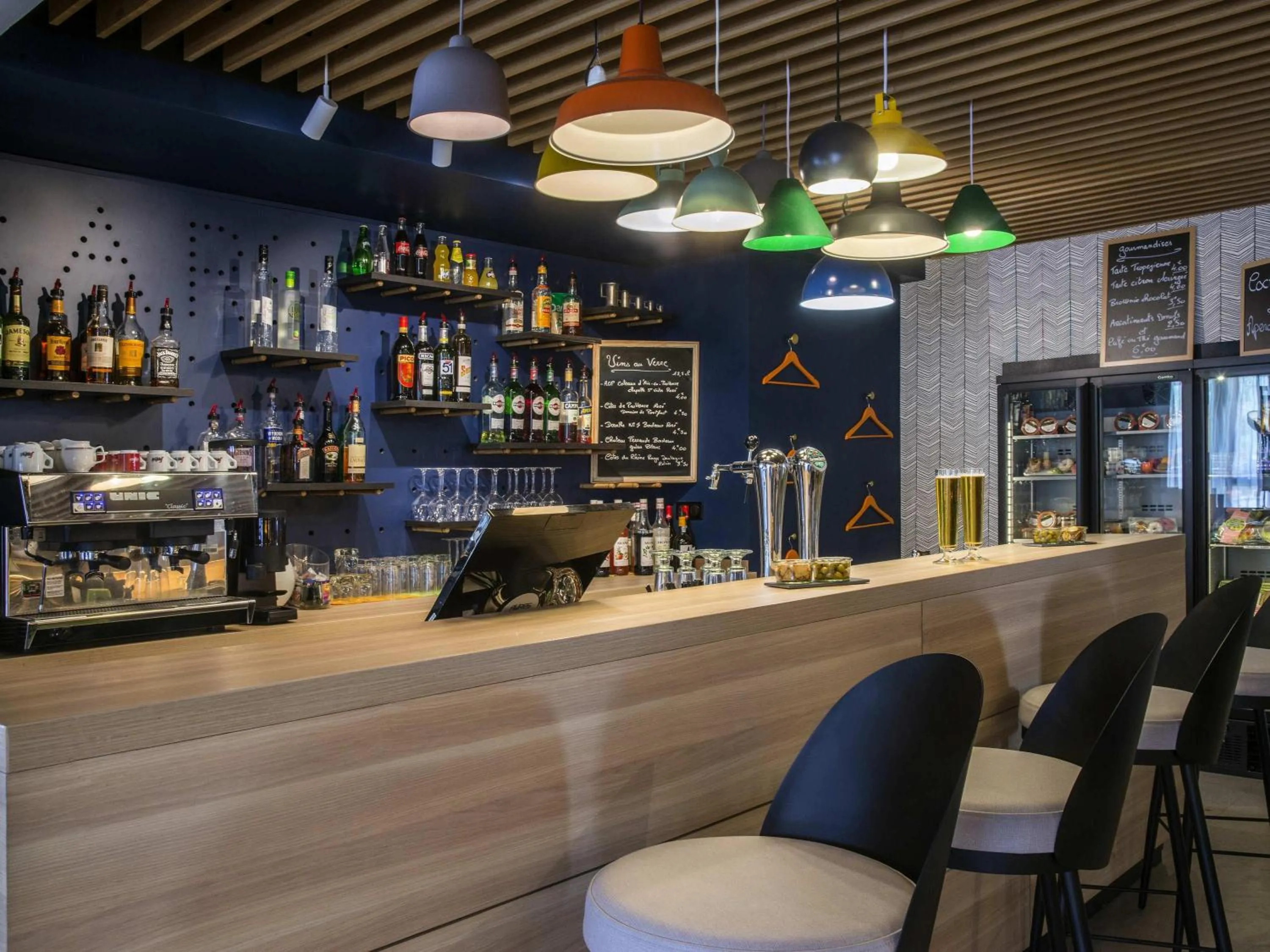 Lounge or bar in ibis Styles Nice Cap 3000 Aéroport