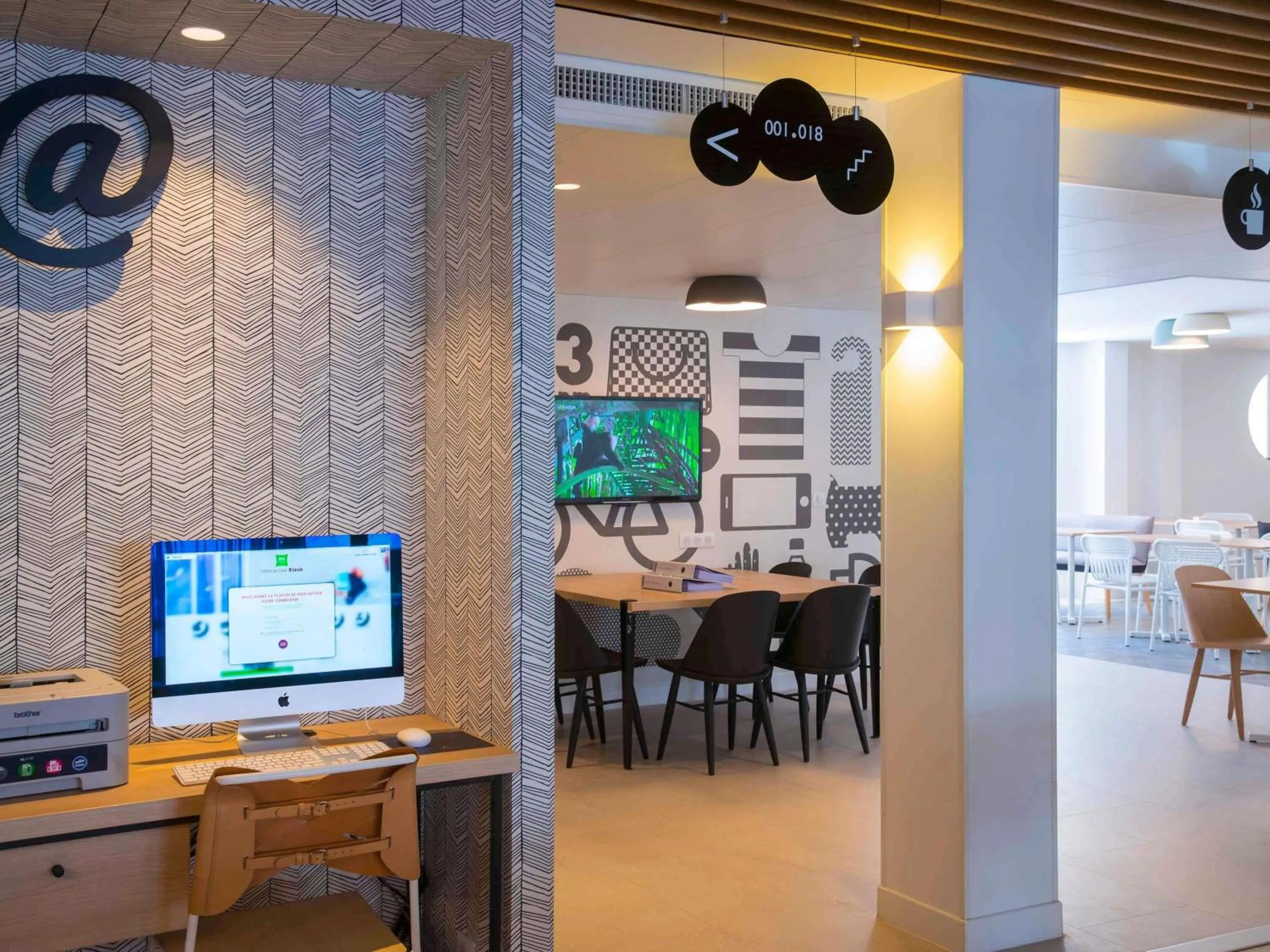 Lounge or bar in ibis Styles Nice Cap 3000 Aéroport