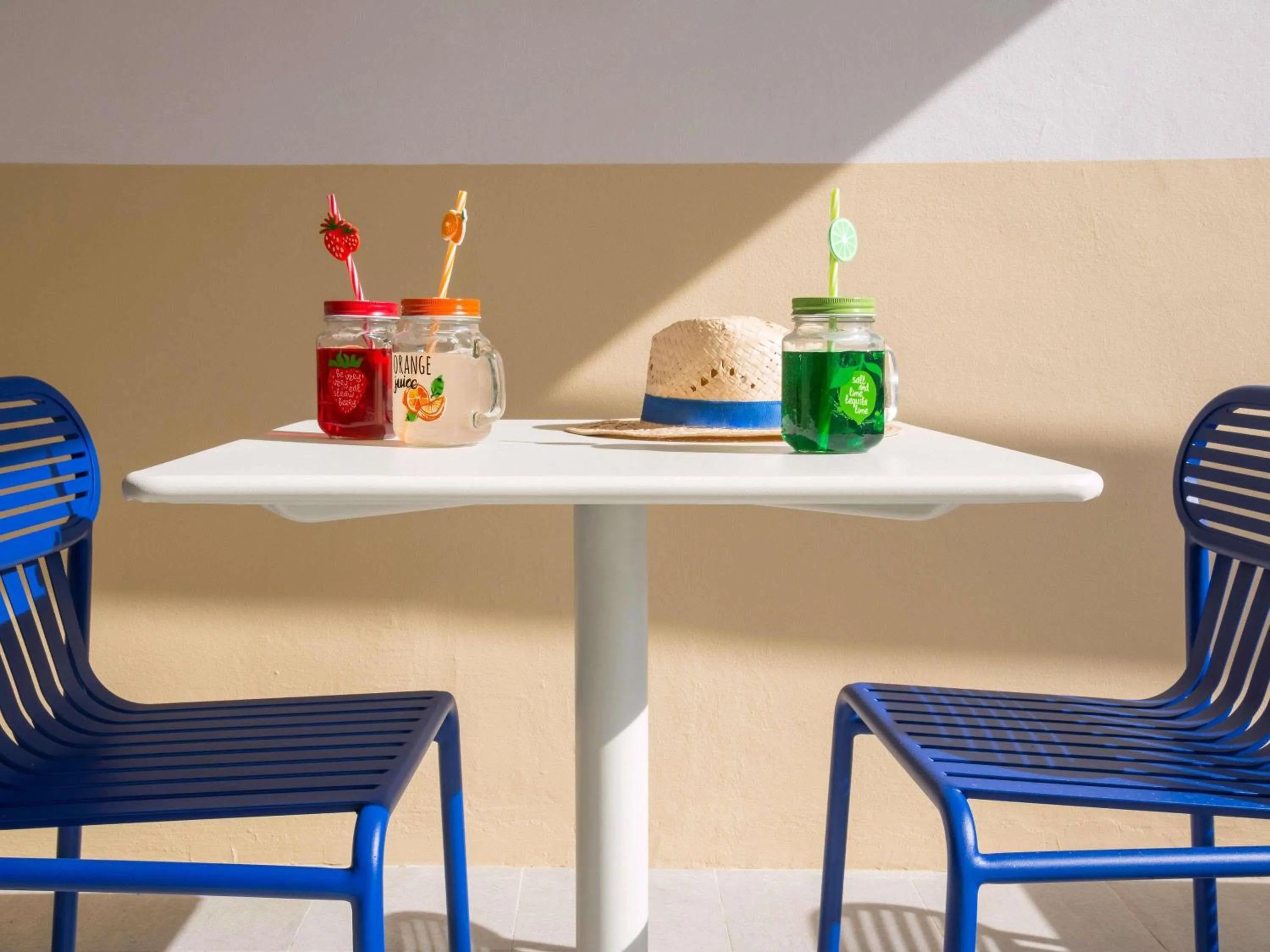 Lounge or bar in ibis Styles Nice Cap 3000 Aéroport