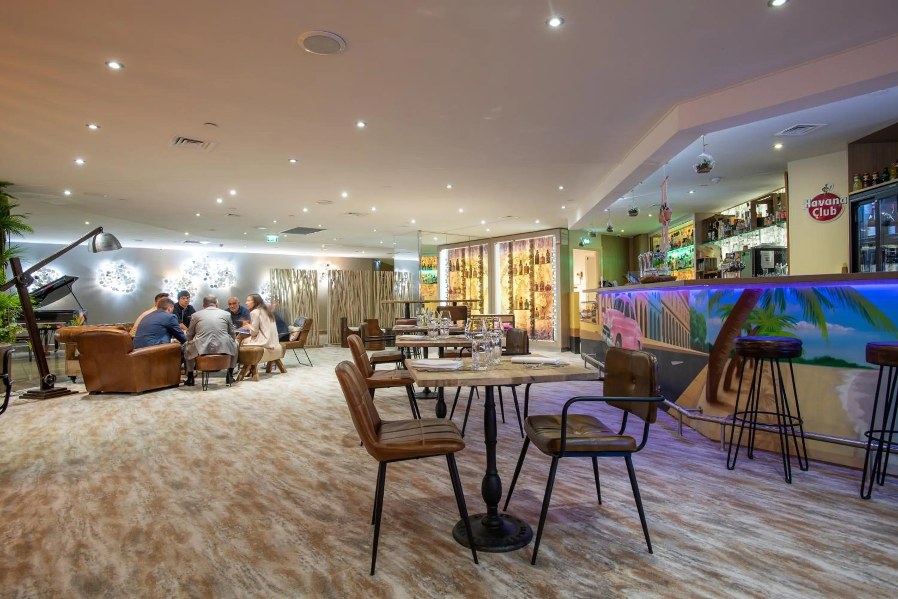 Lounge or bar in Mercure Marseille Centre Vieux Port