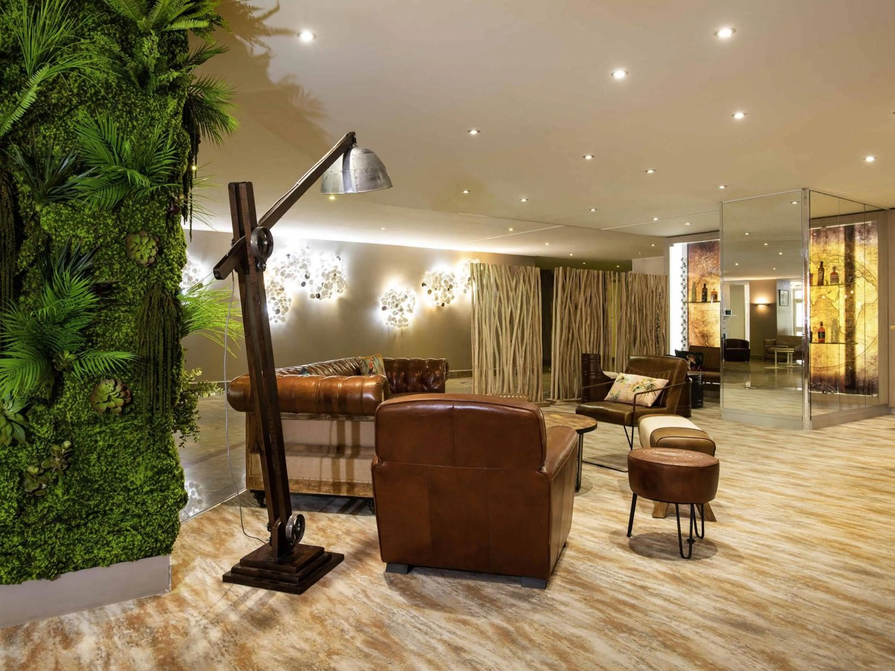 Lounge or bar in Mercure Marseille Centre Vieux Port