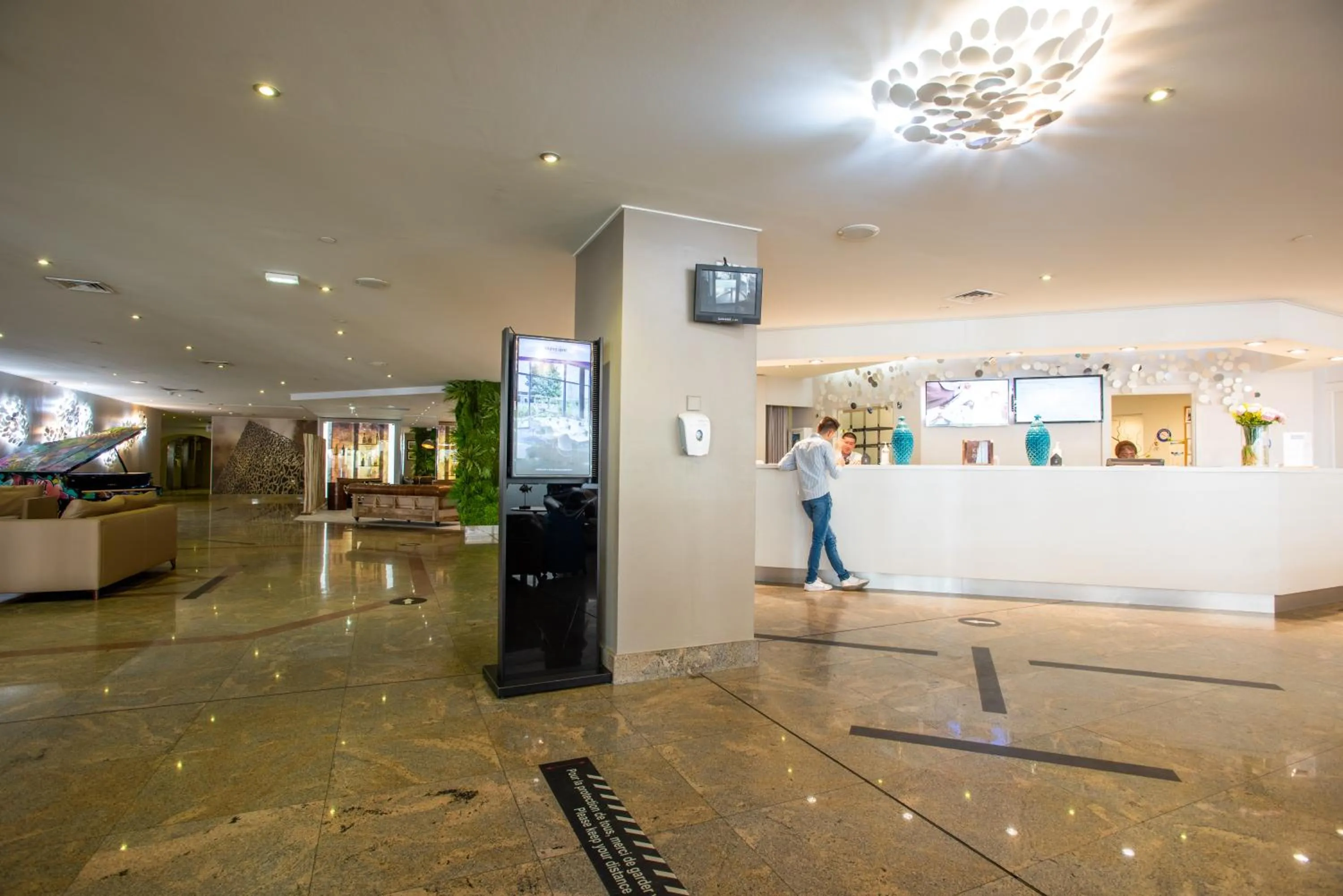 Lobby or reception in Mercure Marseille Centre Vieux Port