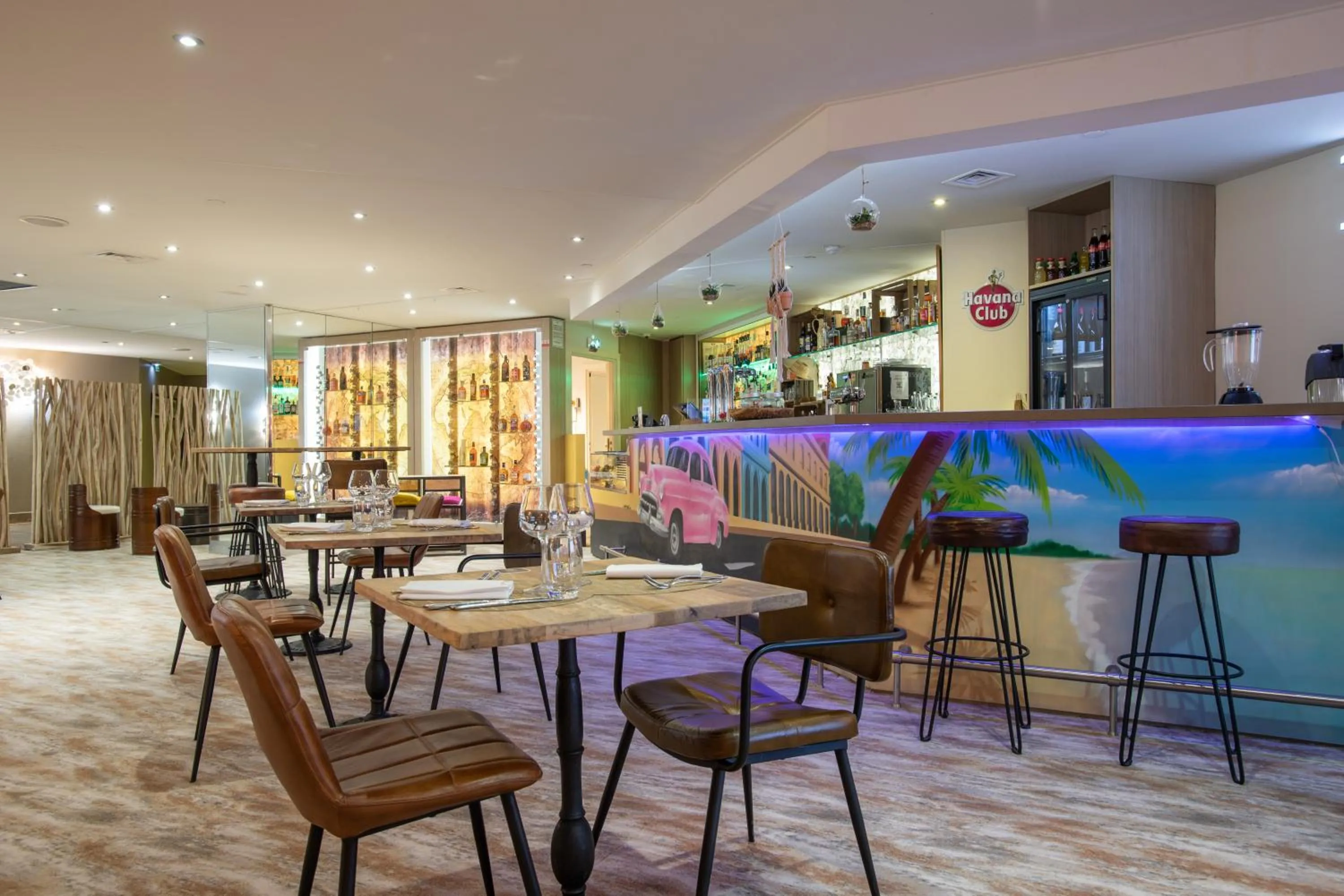 Lounge or bar in Mercure Marseille Centre Vieux Port