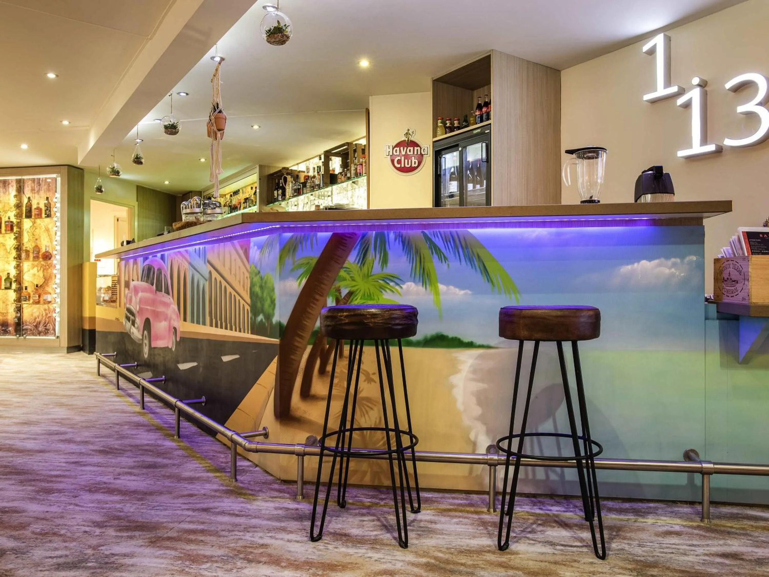 Lounge or bar in Mercure Marseille Centre Vieux Port