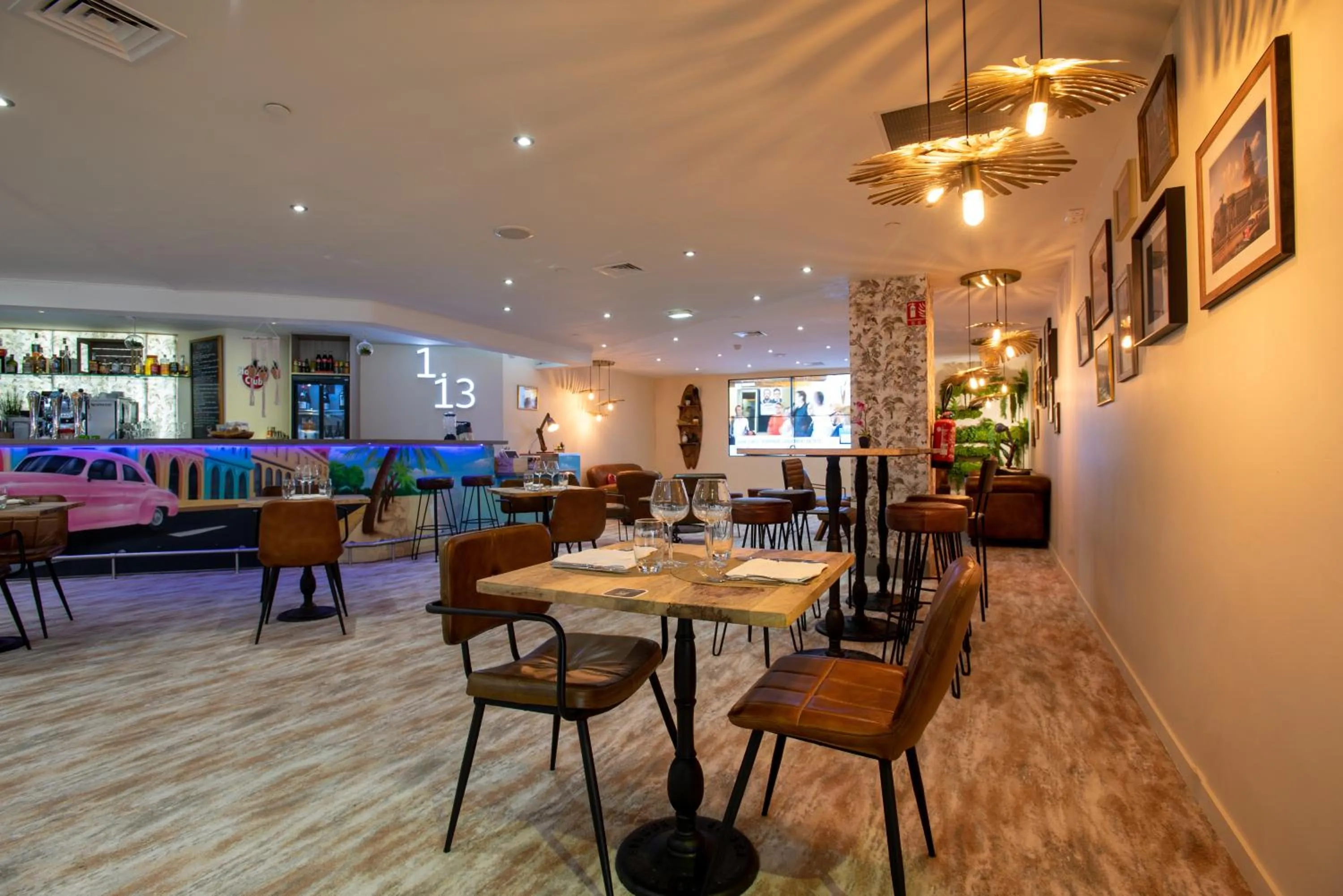 Lounge or bar in Mercure Marseille Centre Vieux Port