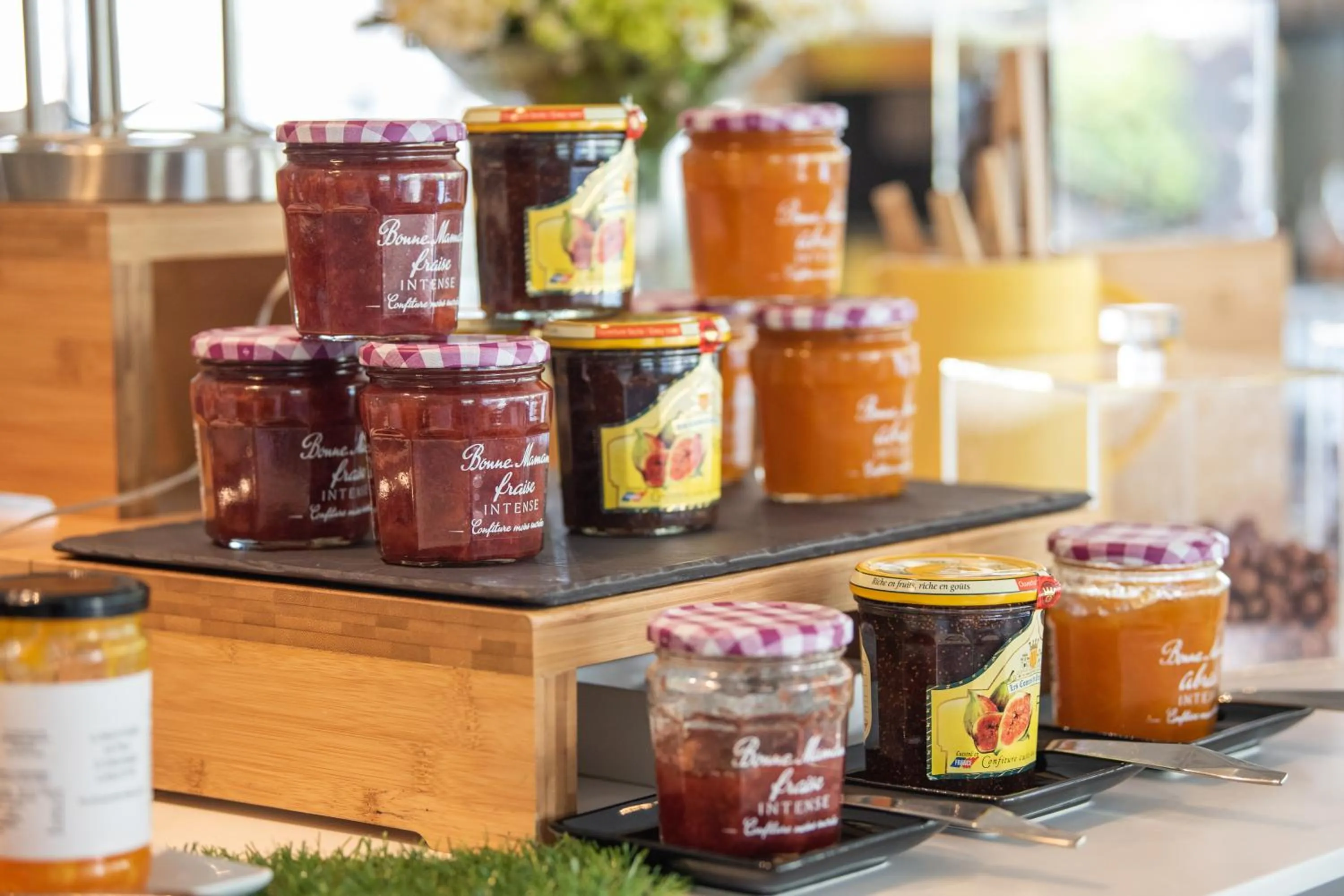 Buffet breakfast in Mercure Marseille Centre Vieux Port