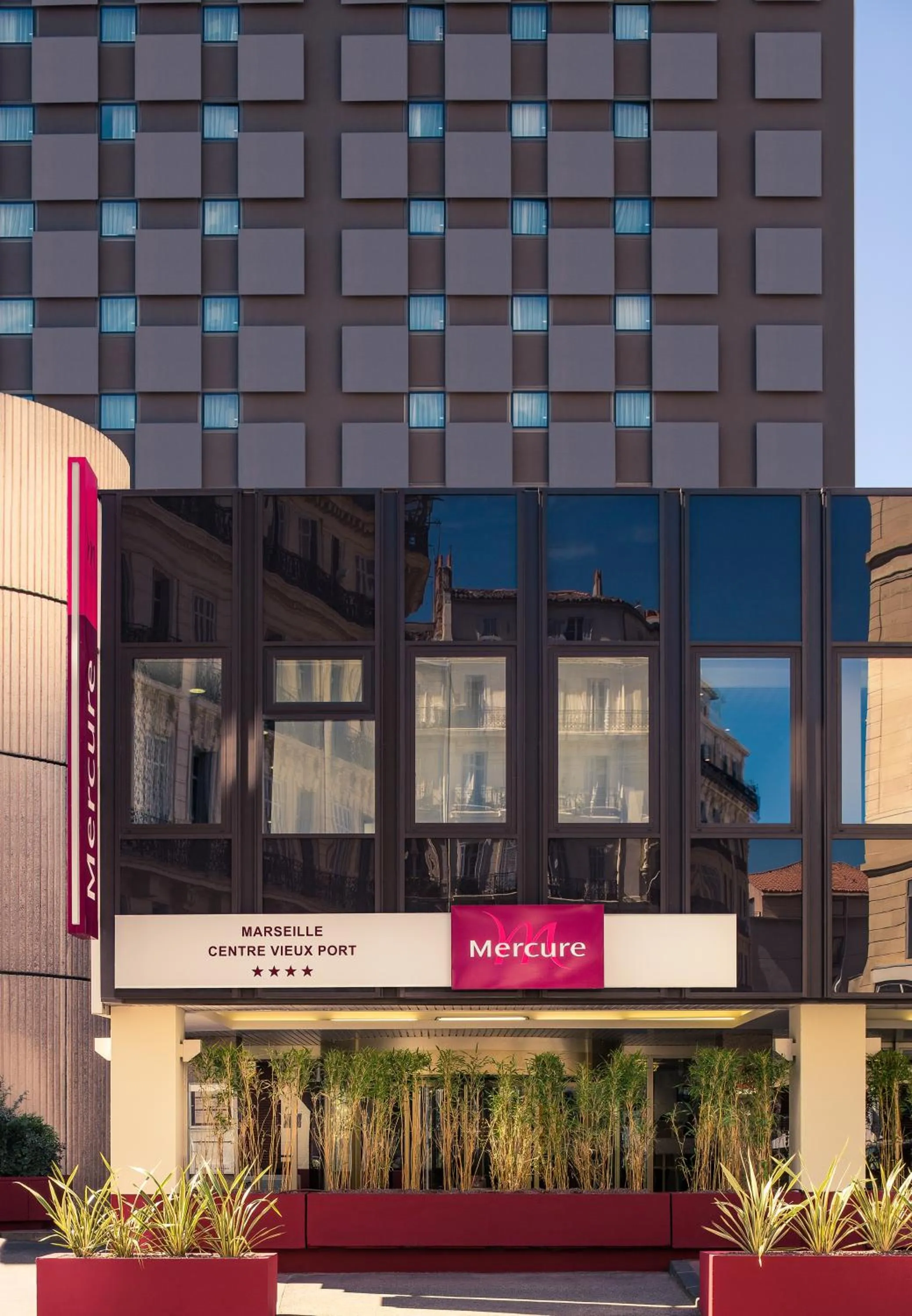 Facade/entrance in Mercure Marseille Centre Vieux Port