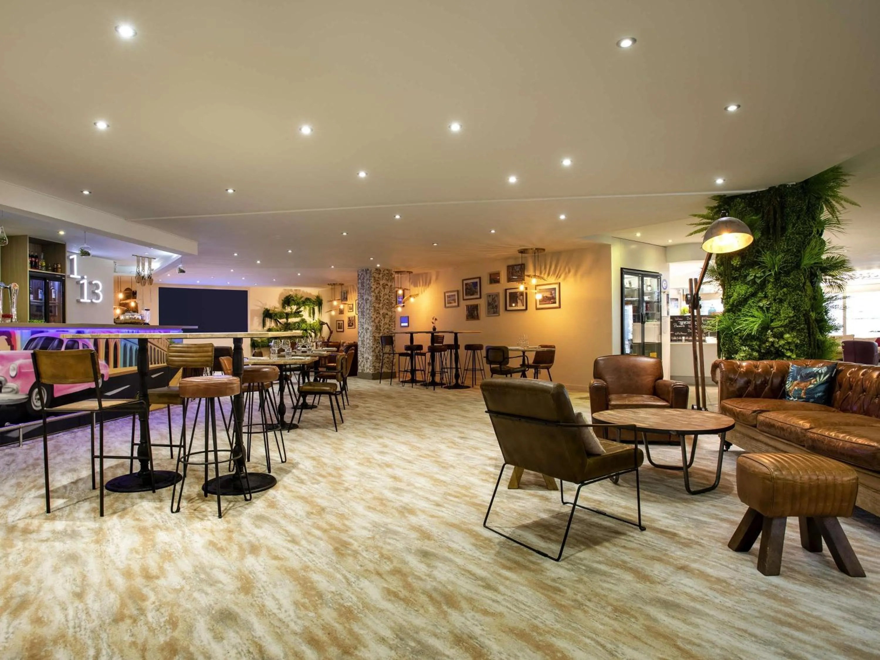 Lounge or bar in Mercure Marseille Centre Vieux Port