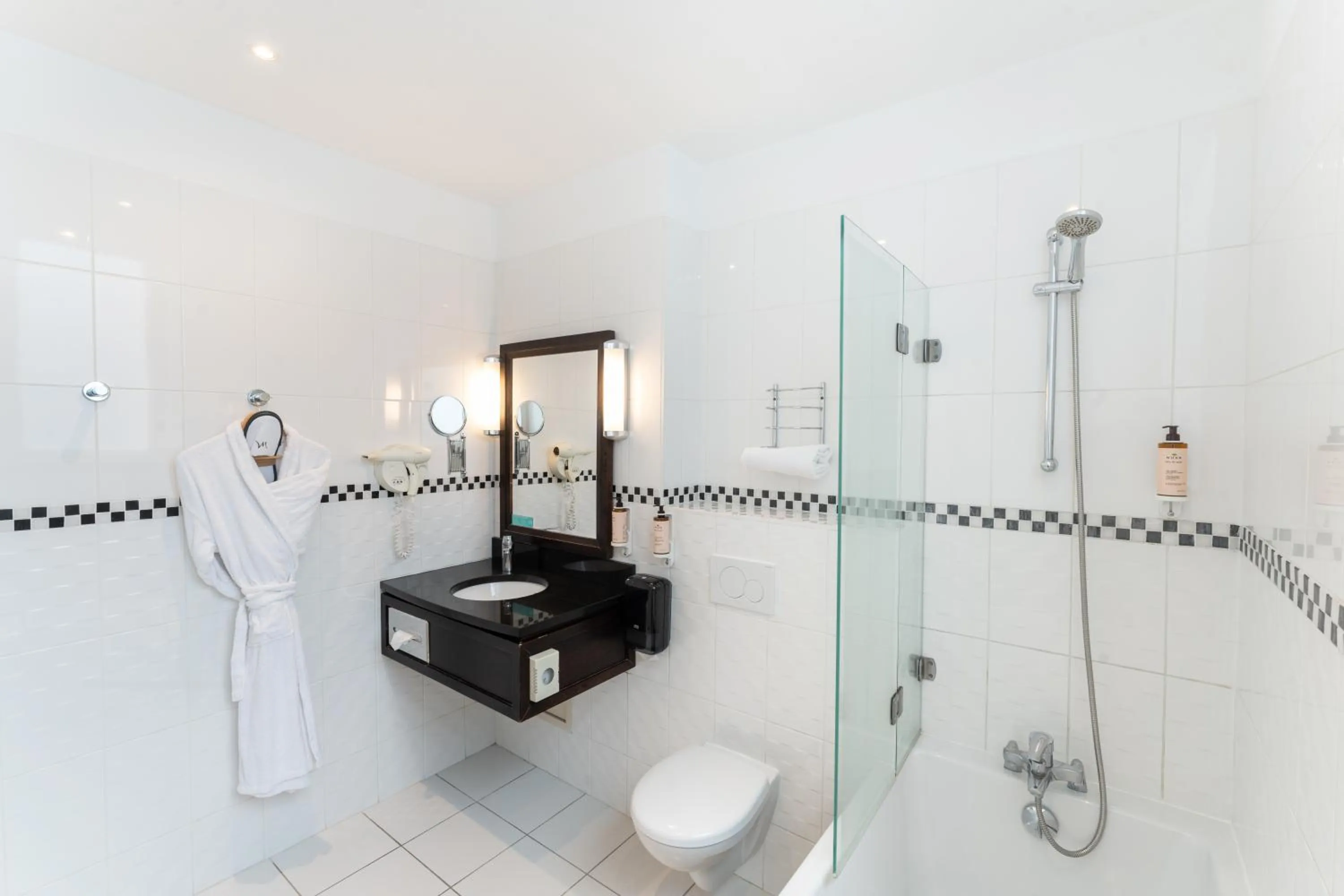 Bathroom in Mercure Le Mans Centre