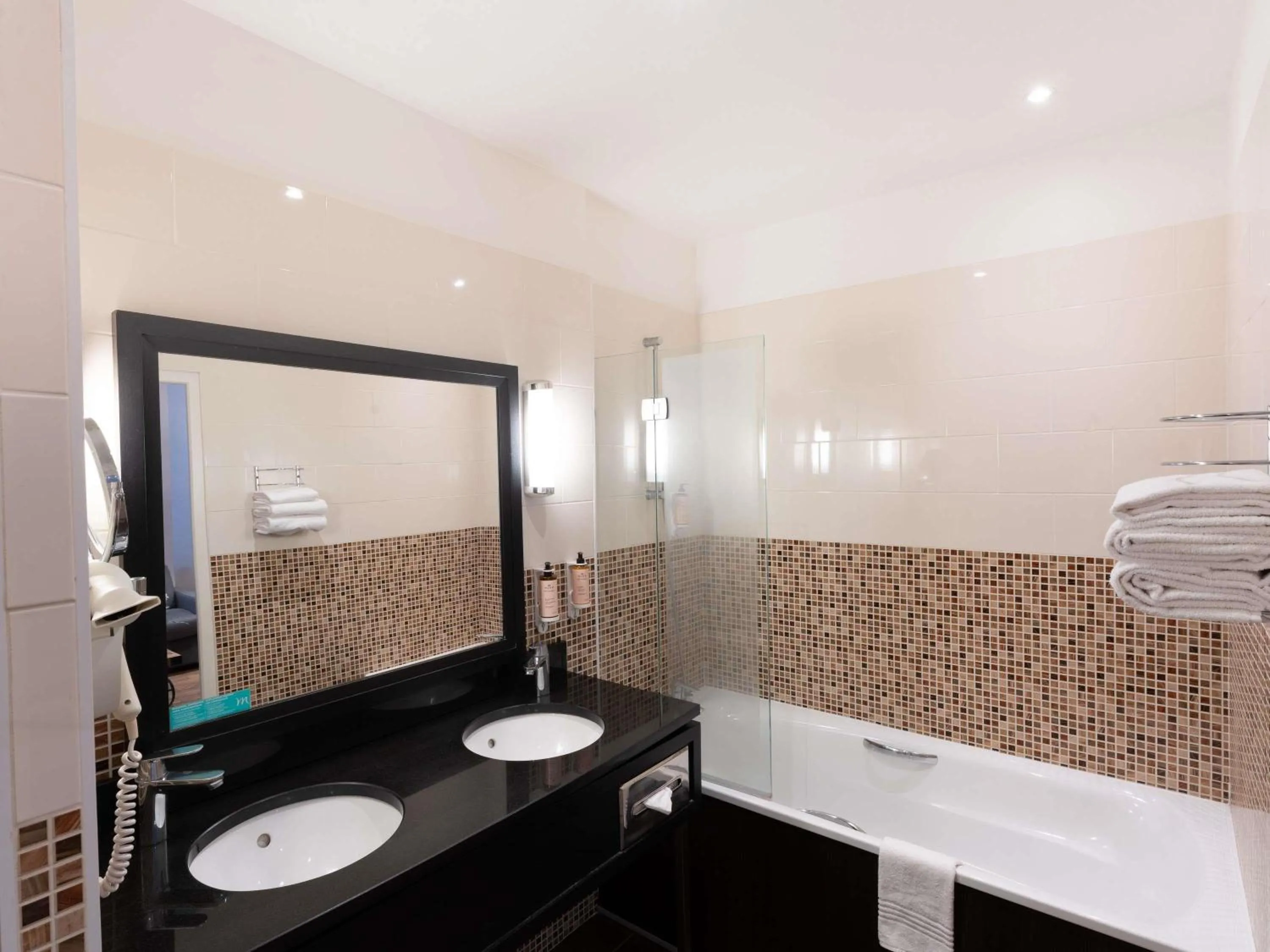 Bedroom in Mercure Le Mans Centre