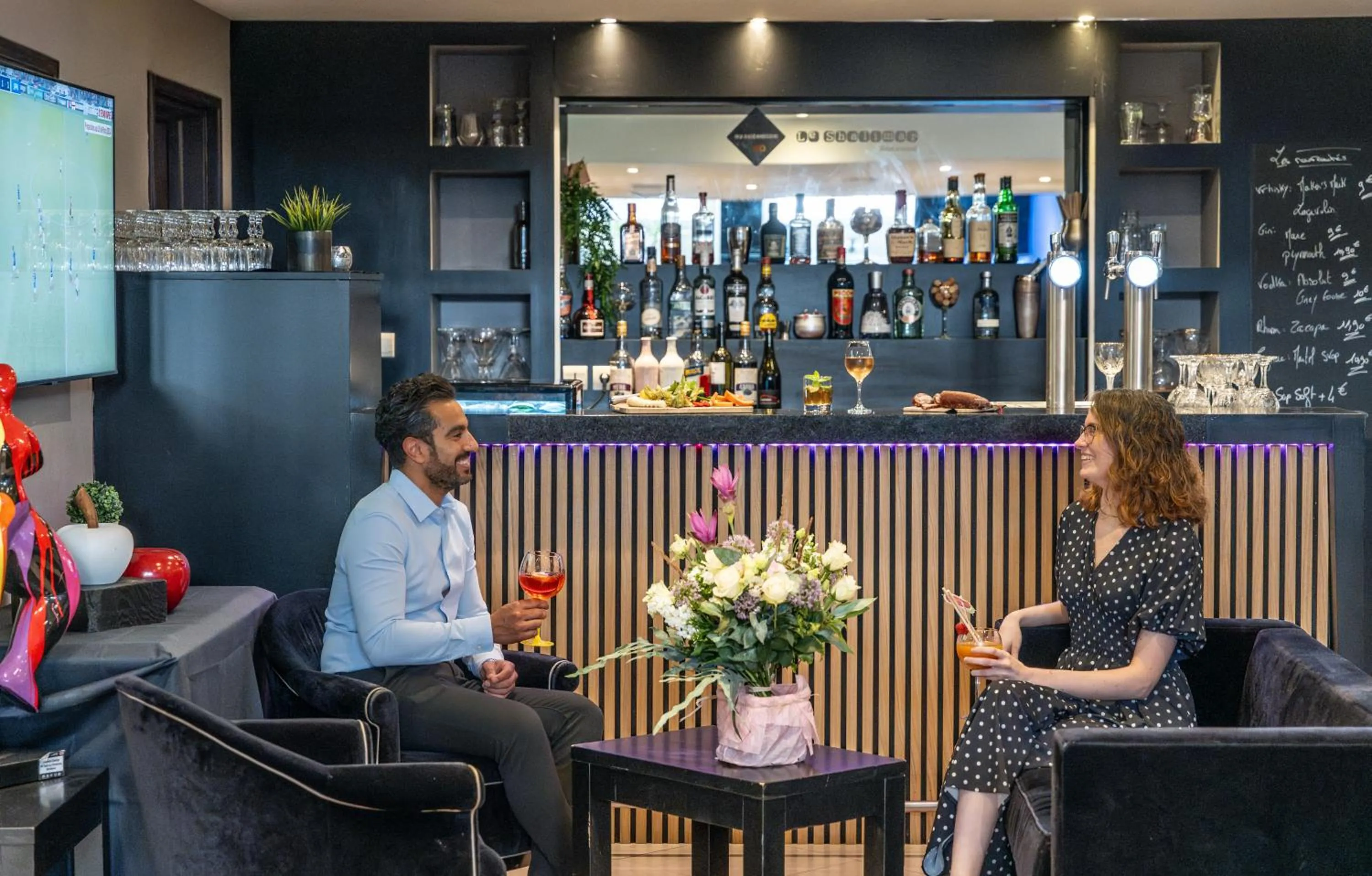 Lounge or bar in Mercure Le Mans Centre