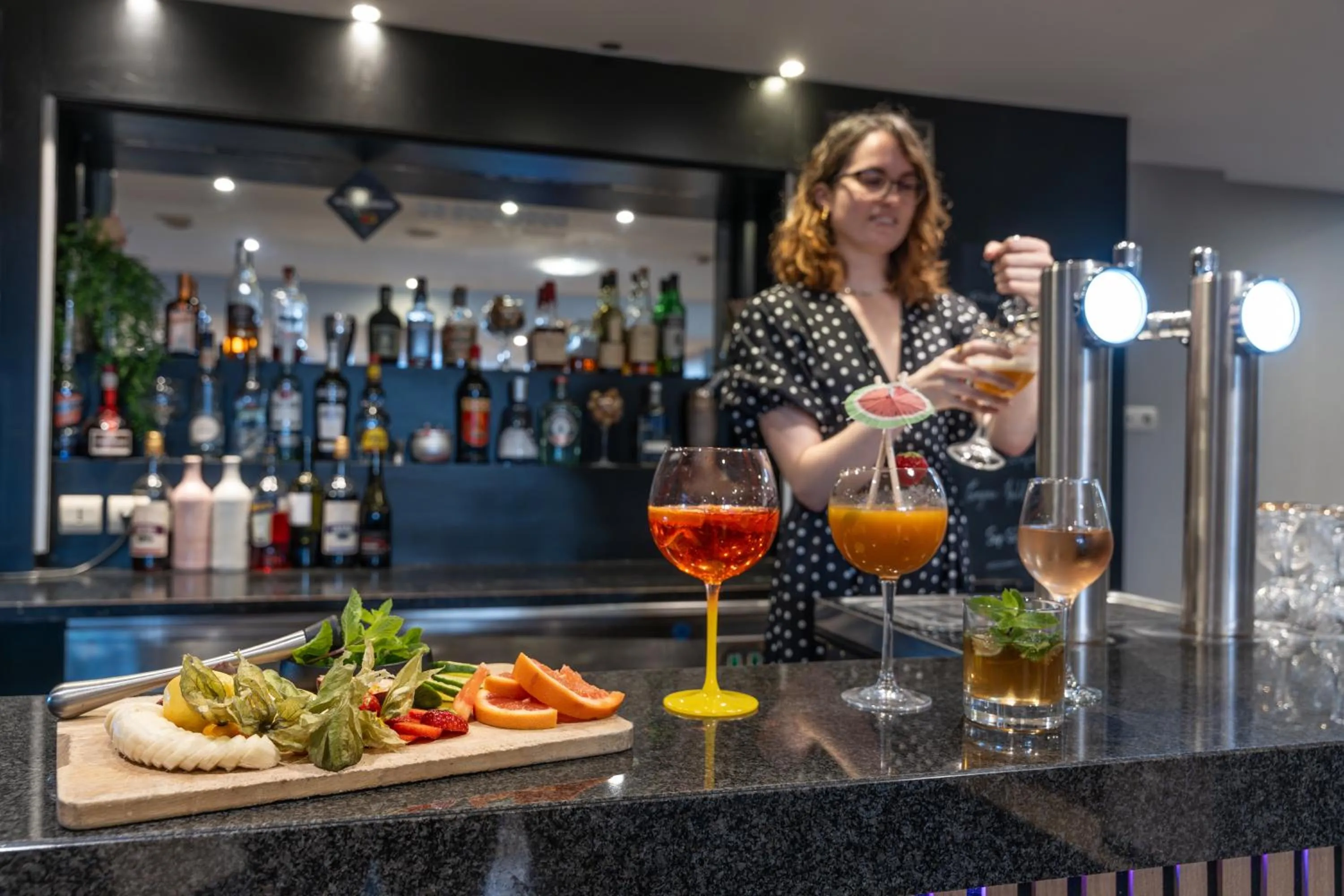 Lounge or bar in Mercure Le Mans Centre