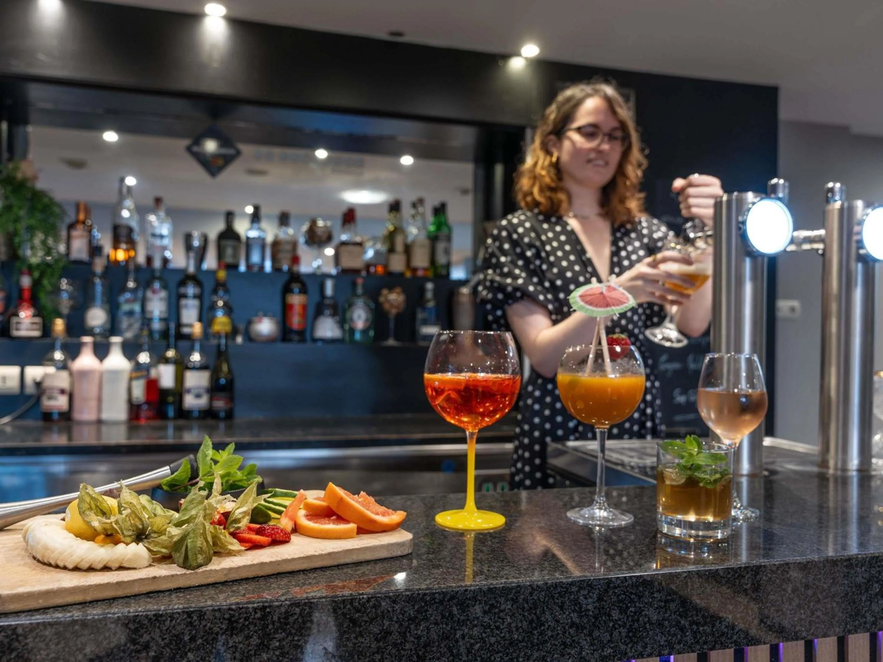 Lounge or bar in Mercure Le Mans Centre