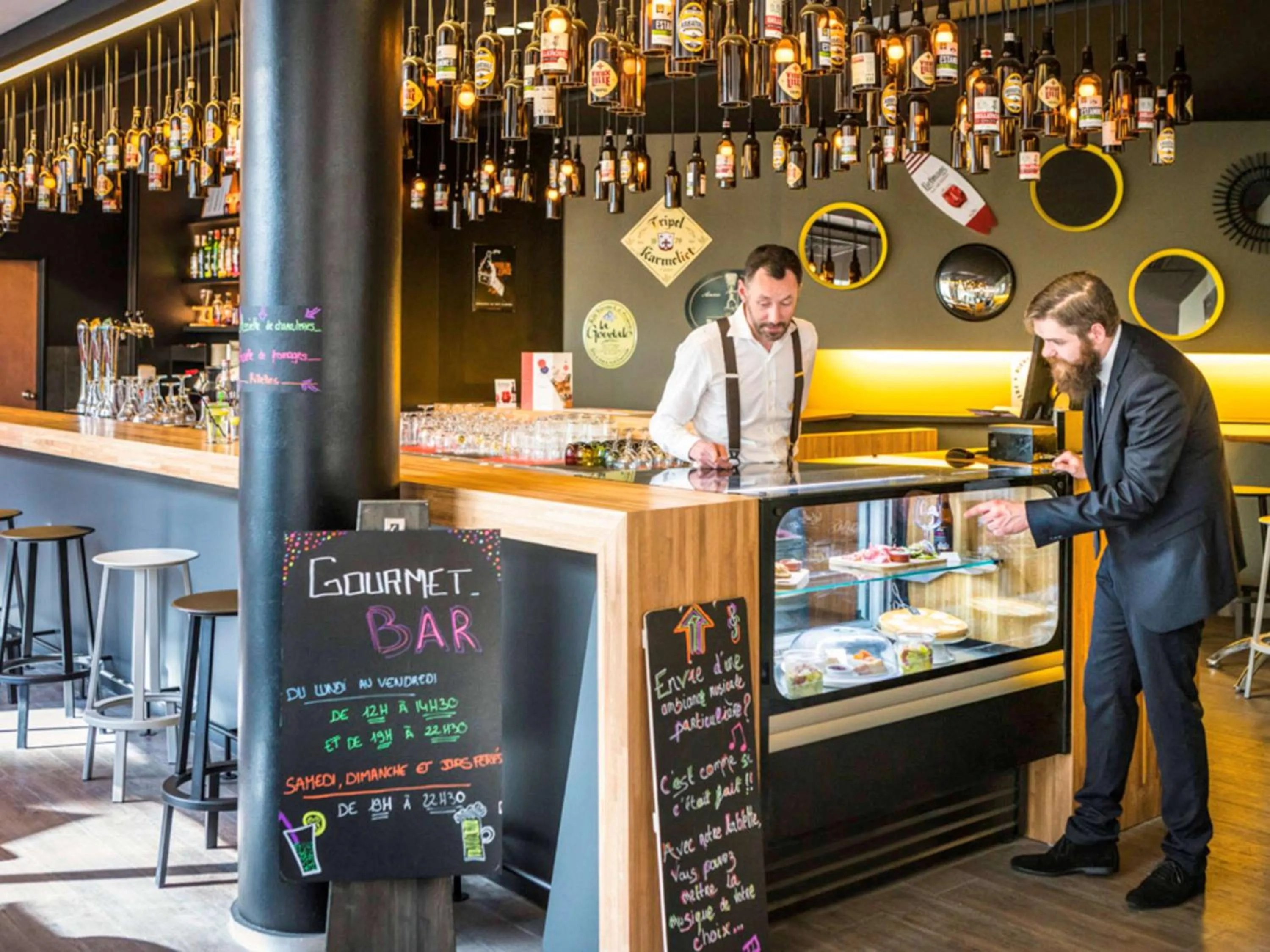 Restaurant/places to eat in Novotel Lille Centre Gares