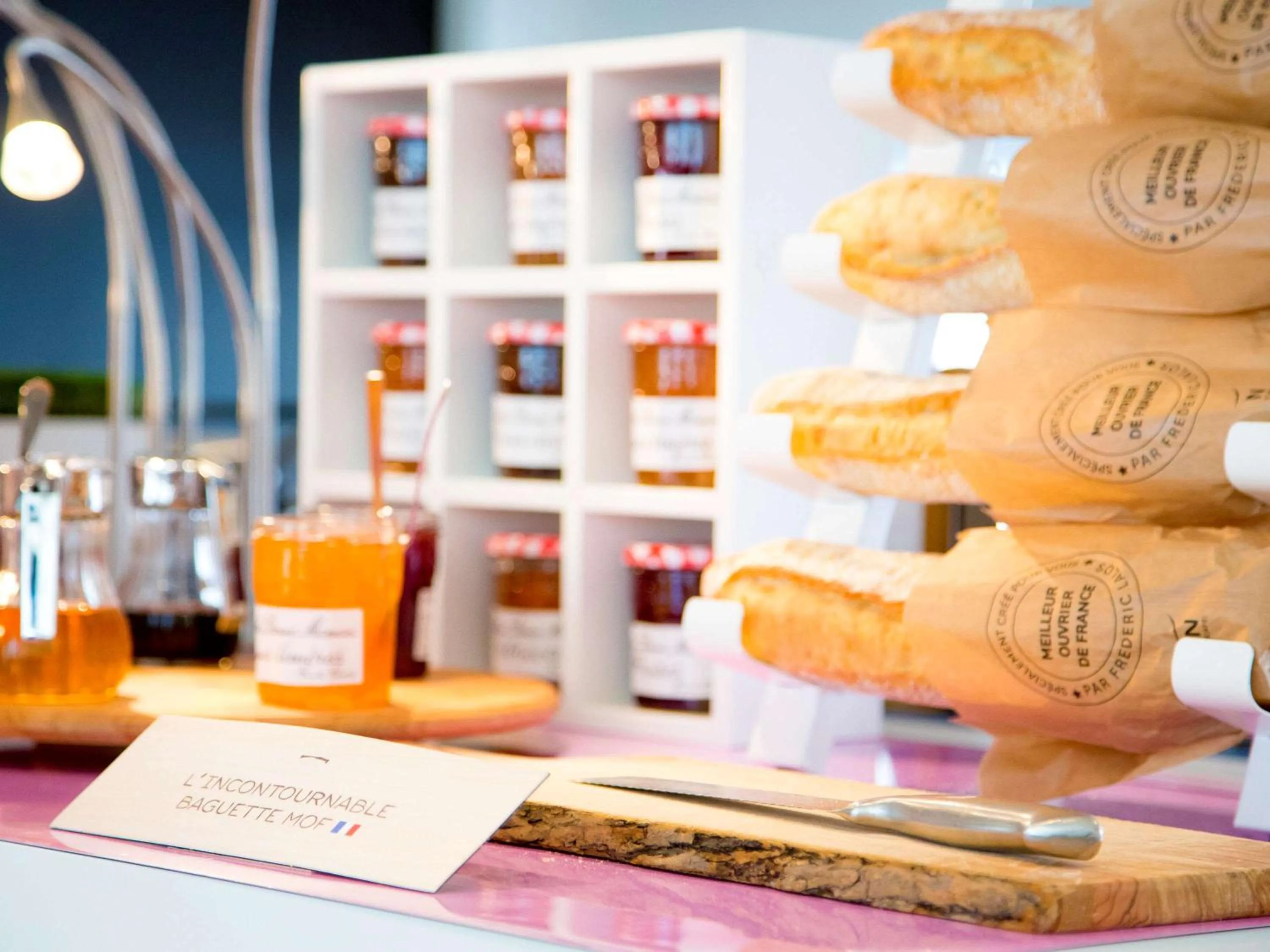 Restaurant/places to eat in Novotel Lille Centre Gares