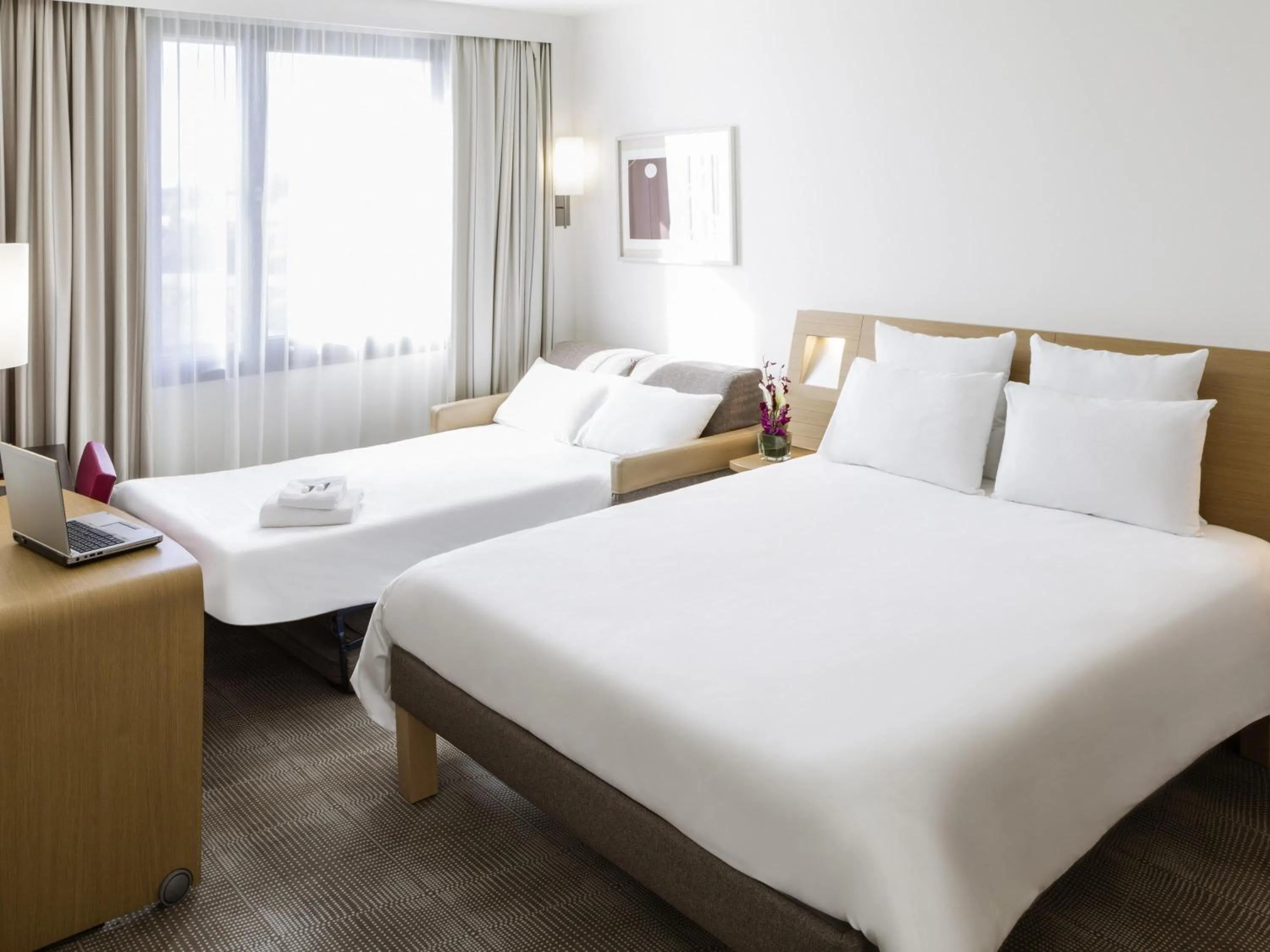 Bedroom, Bed in Novotel Lille Centre Gares