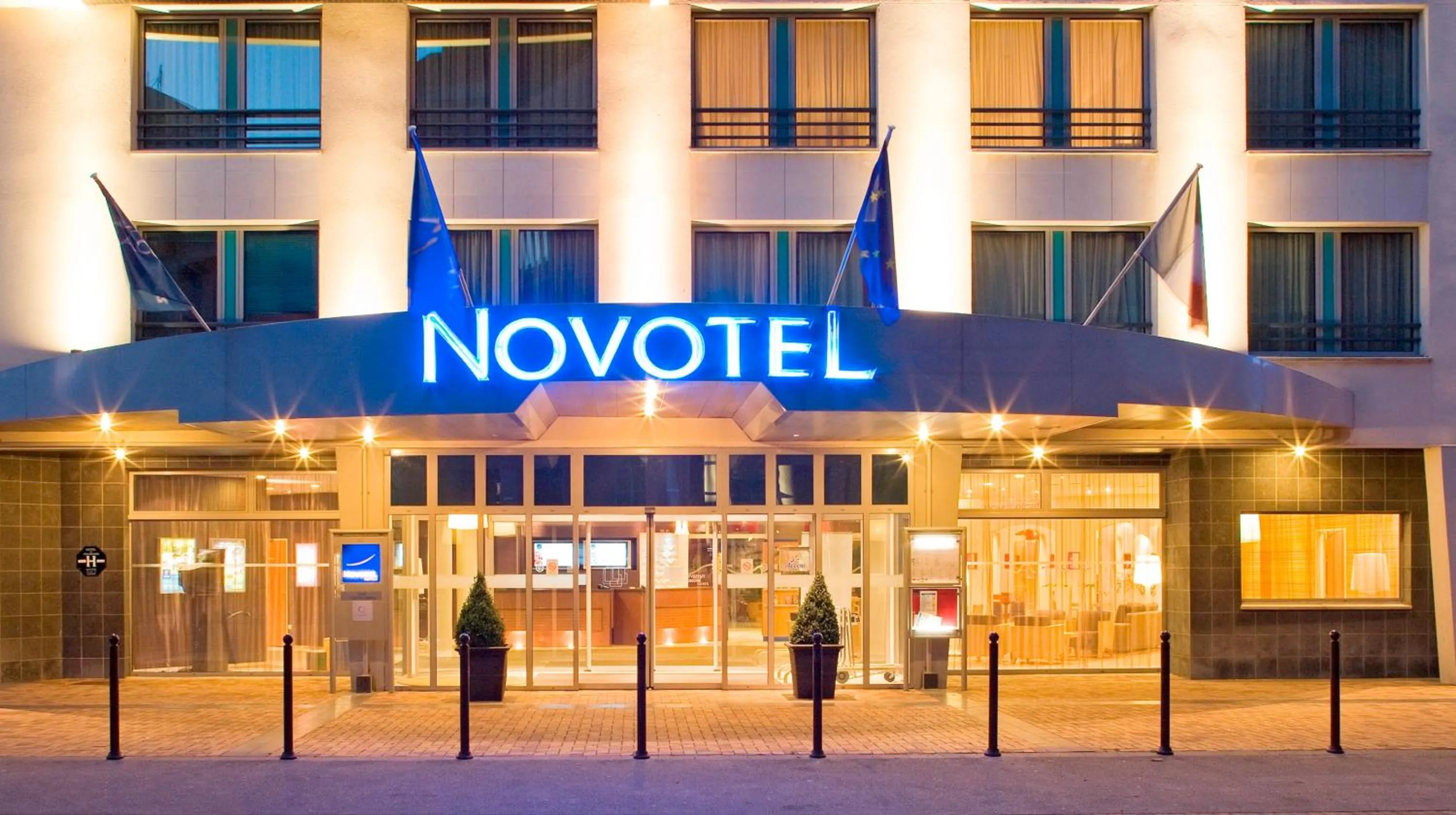 Facade/entrance in Novotel Lille Centre Gares