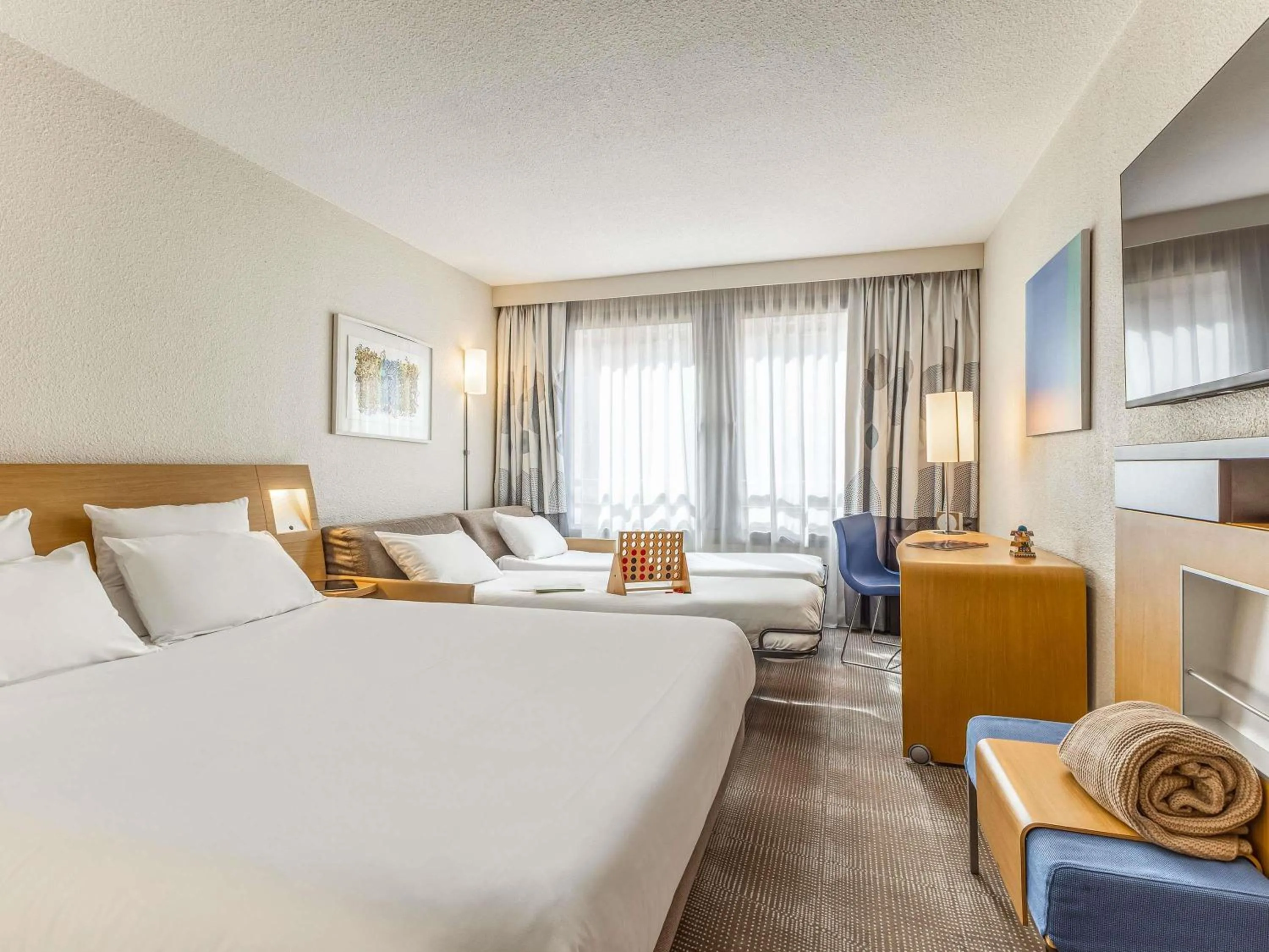 Bedroom, Bed in Novotel Lille Centre Gares