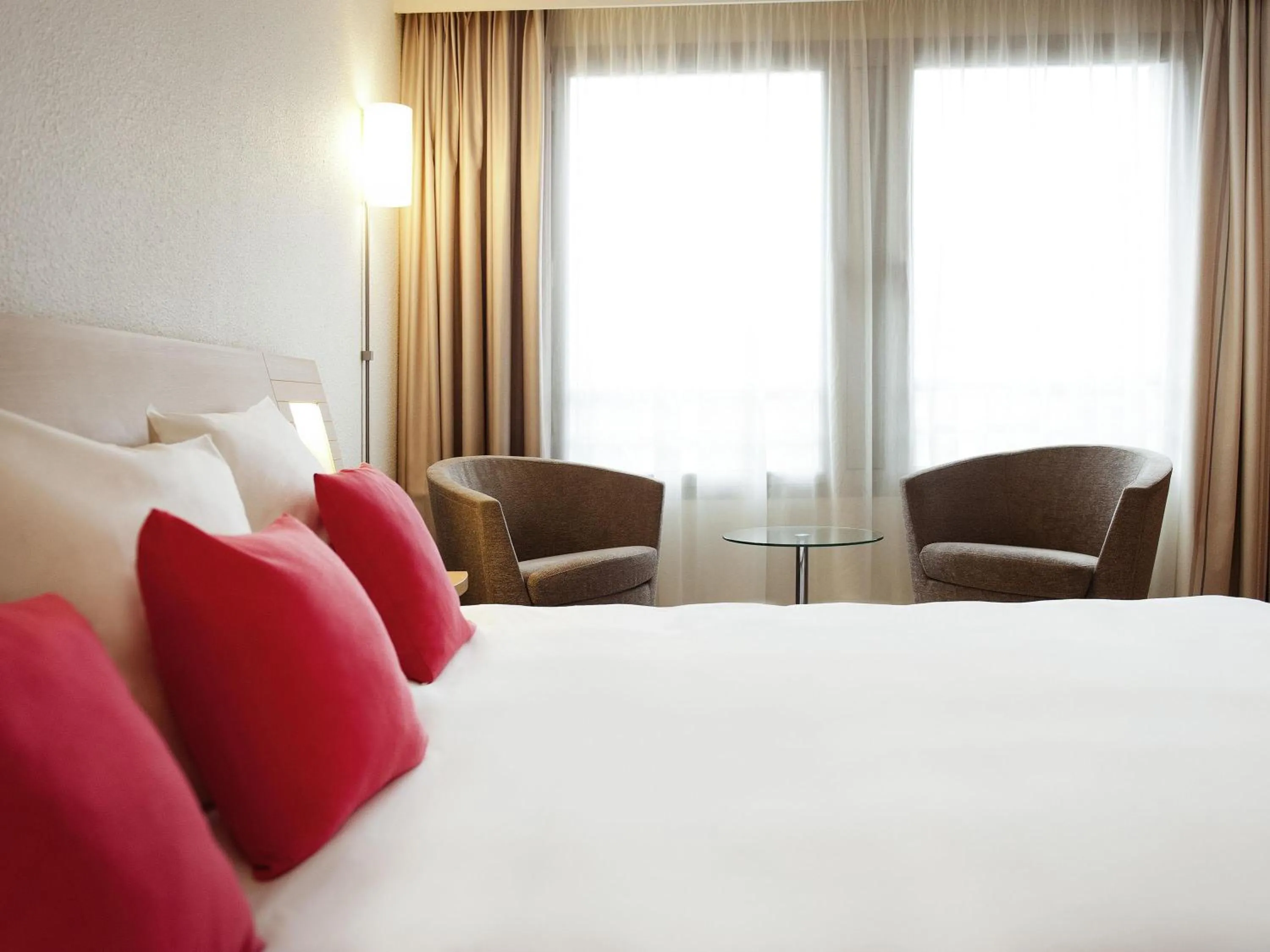 Photo of the whole room, Bed in Novotel Lille Centre Gares