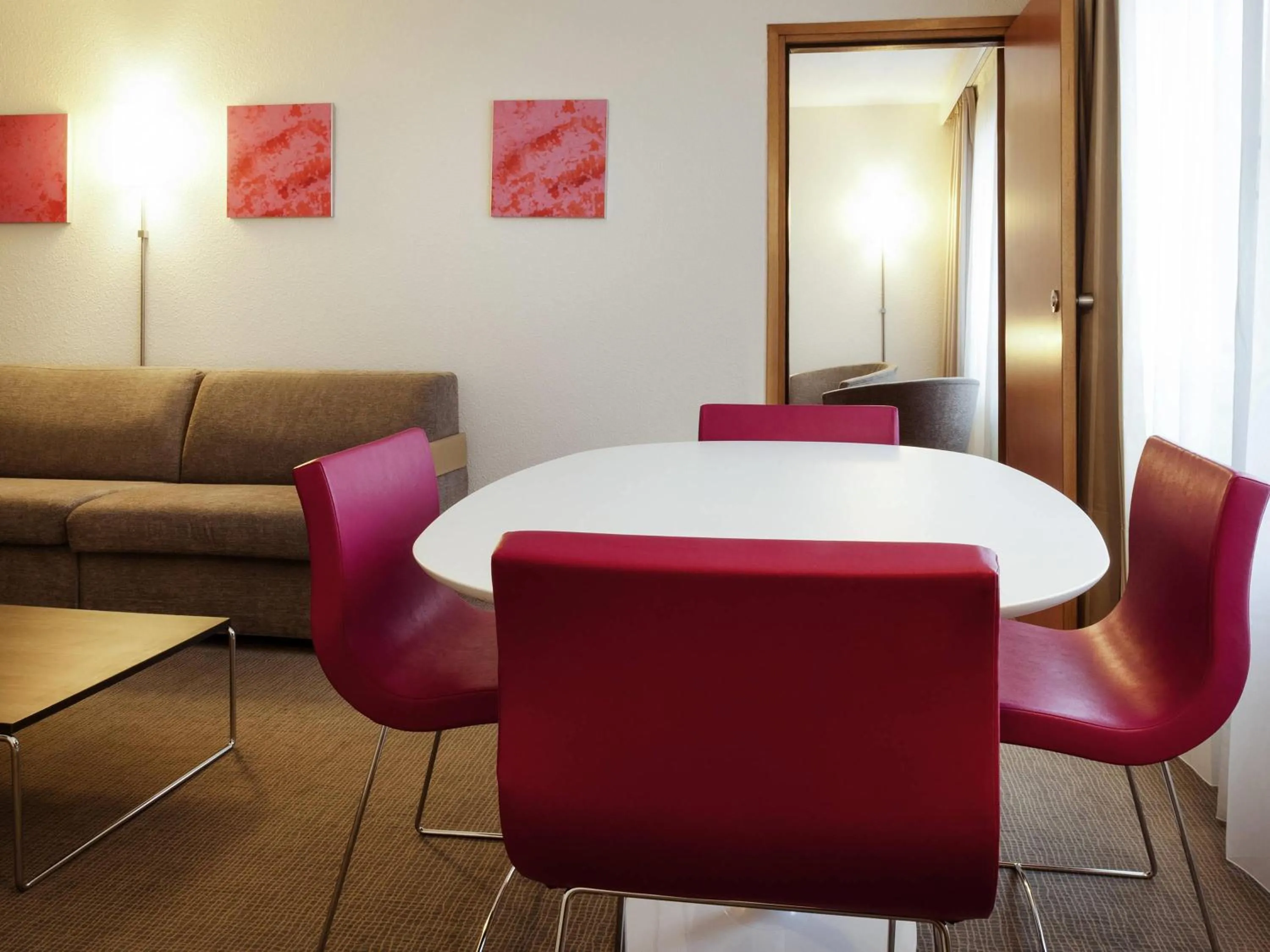 Photo of the whole room in Novotel Lille Centre Gares