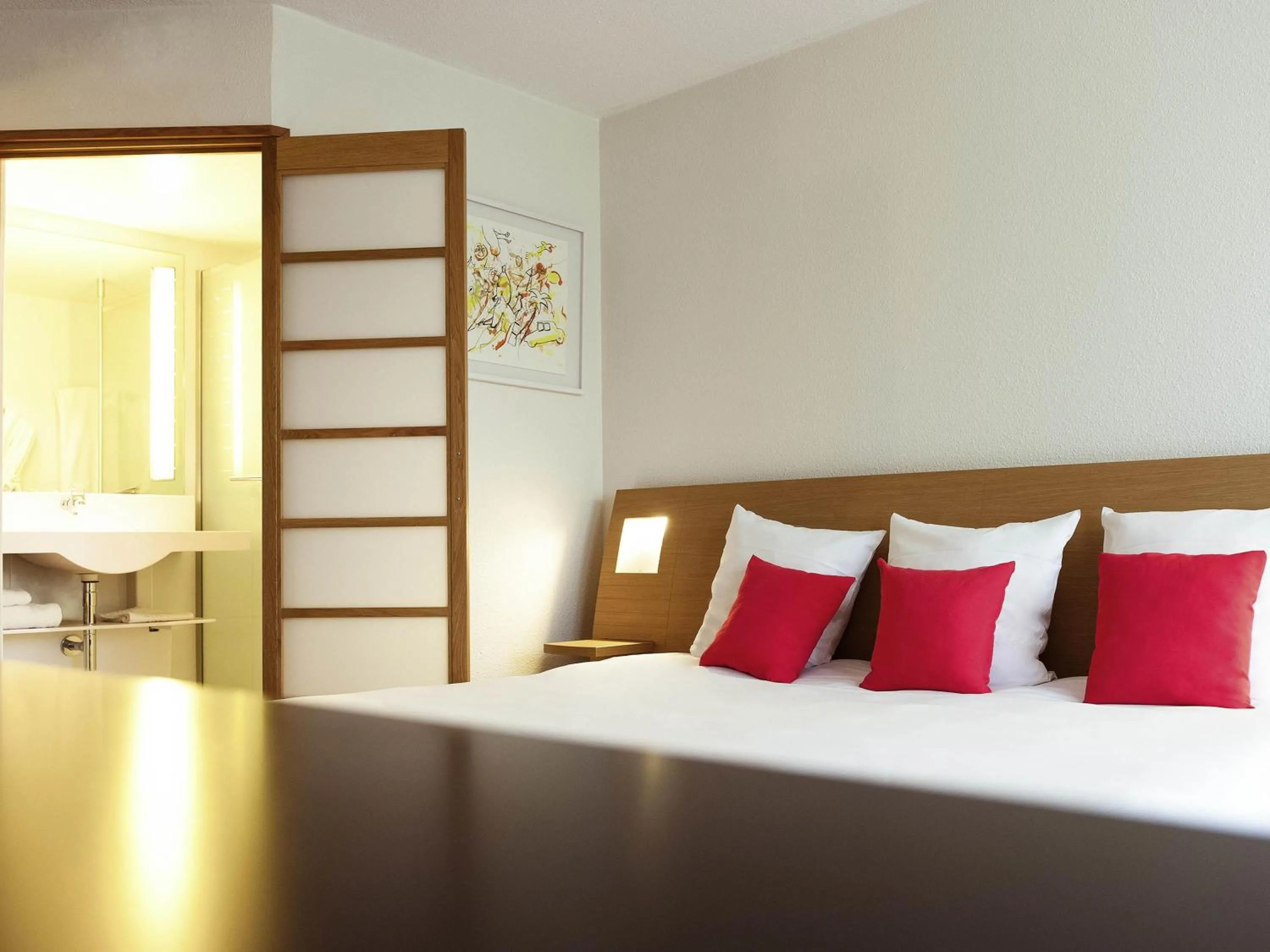 Photo of the whole room, Bed in Novotel Lille Centre Gares