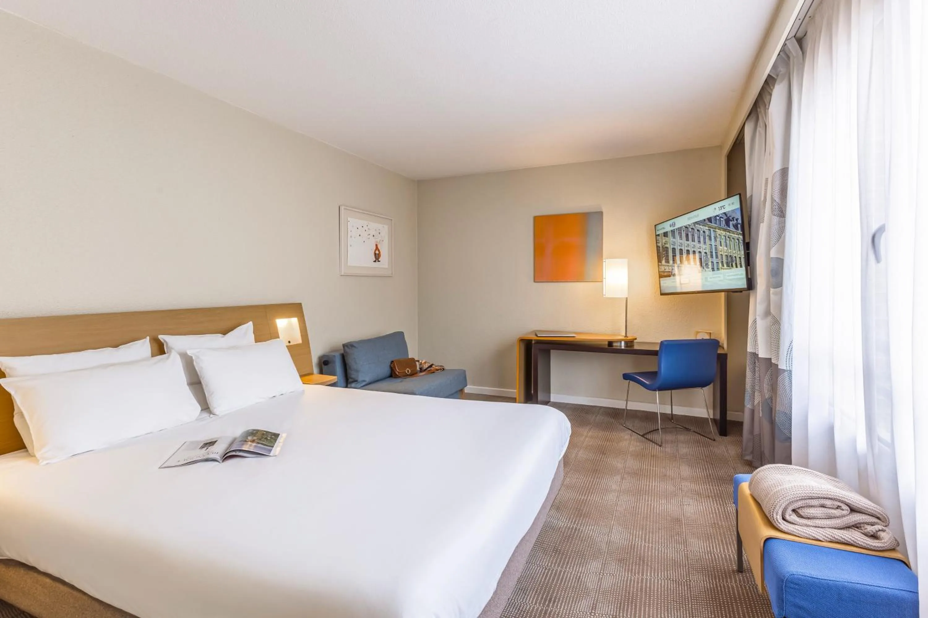 Bedroom, Bed in Novotel Lille Centre Gares