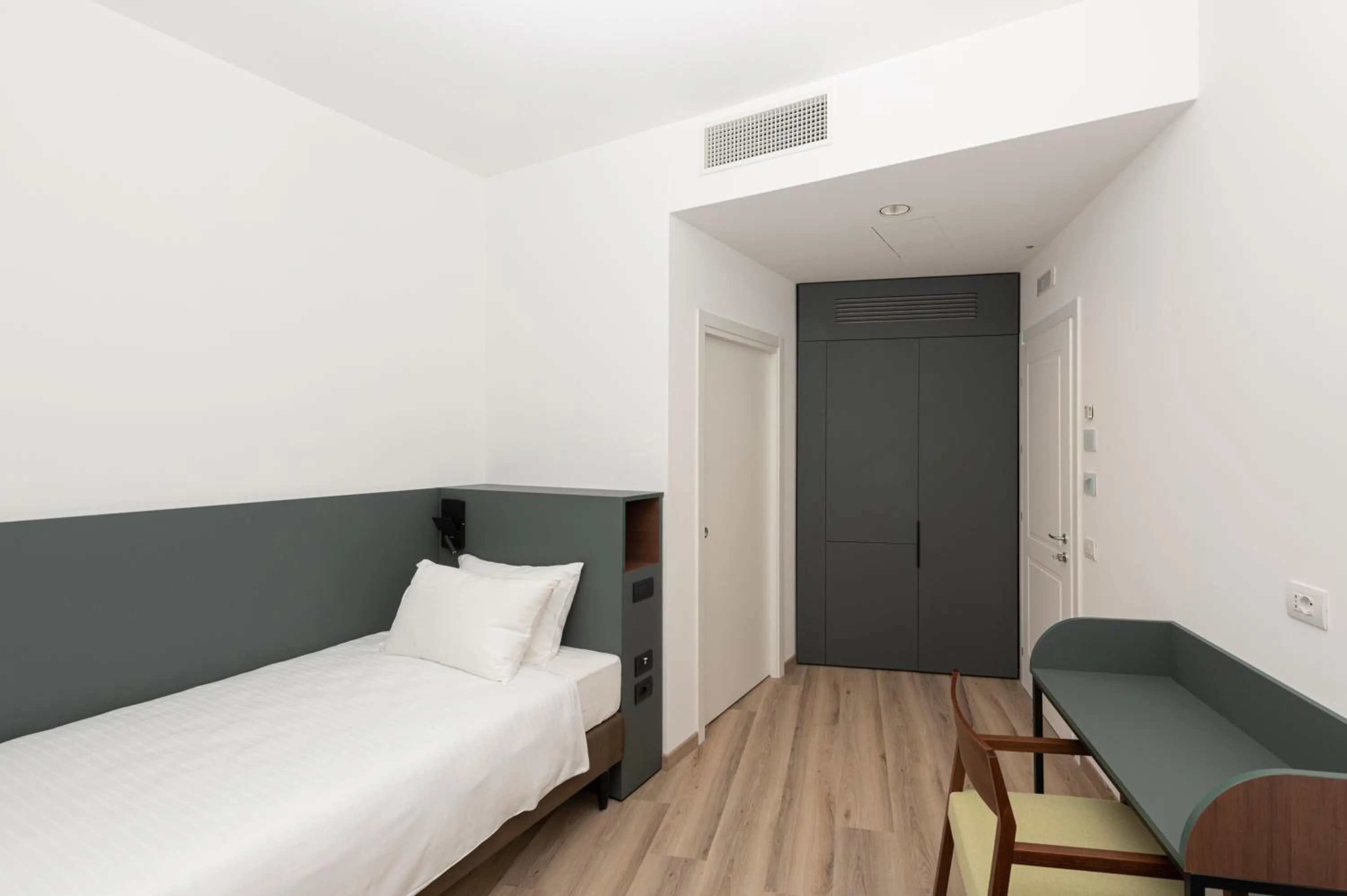 Photo of the whole room, Bed in Hotel Canton dell'Orto