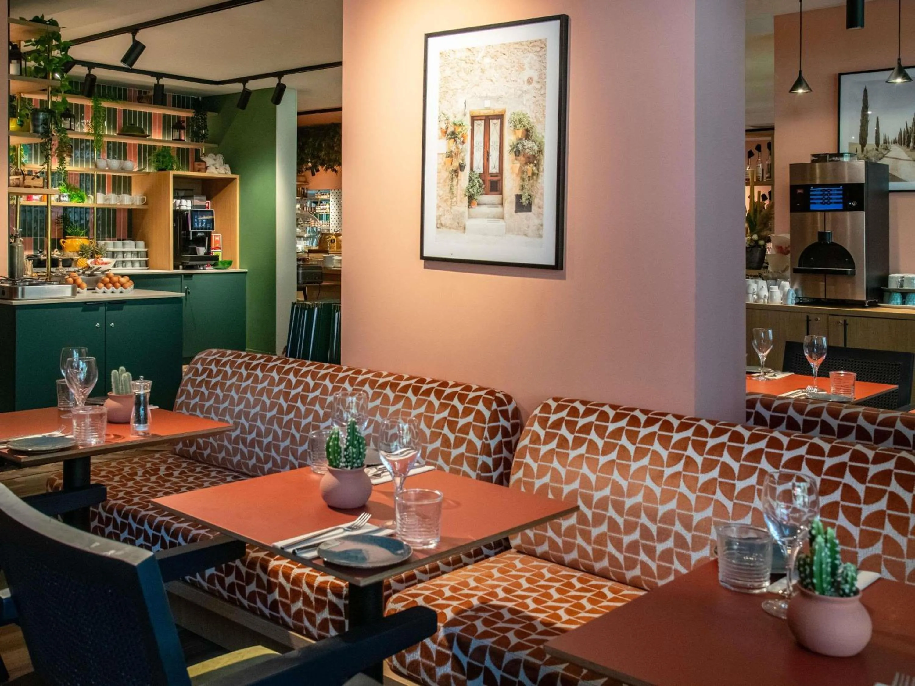 Lounge or bar in Novotel Nice Aéroport Cap 3000