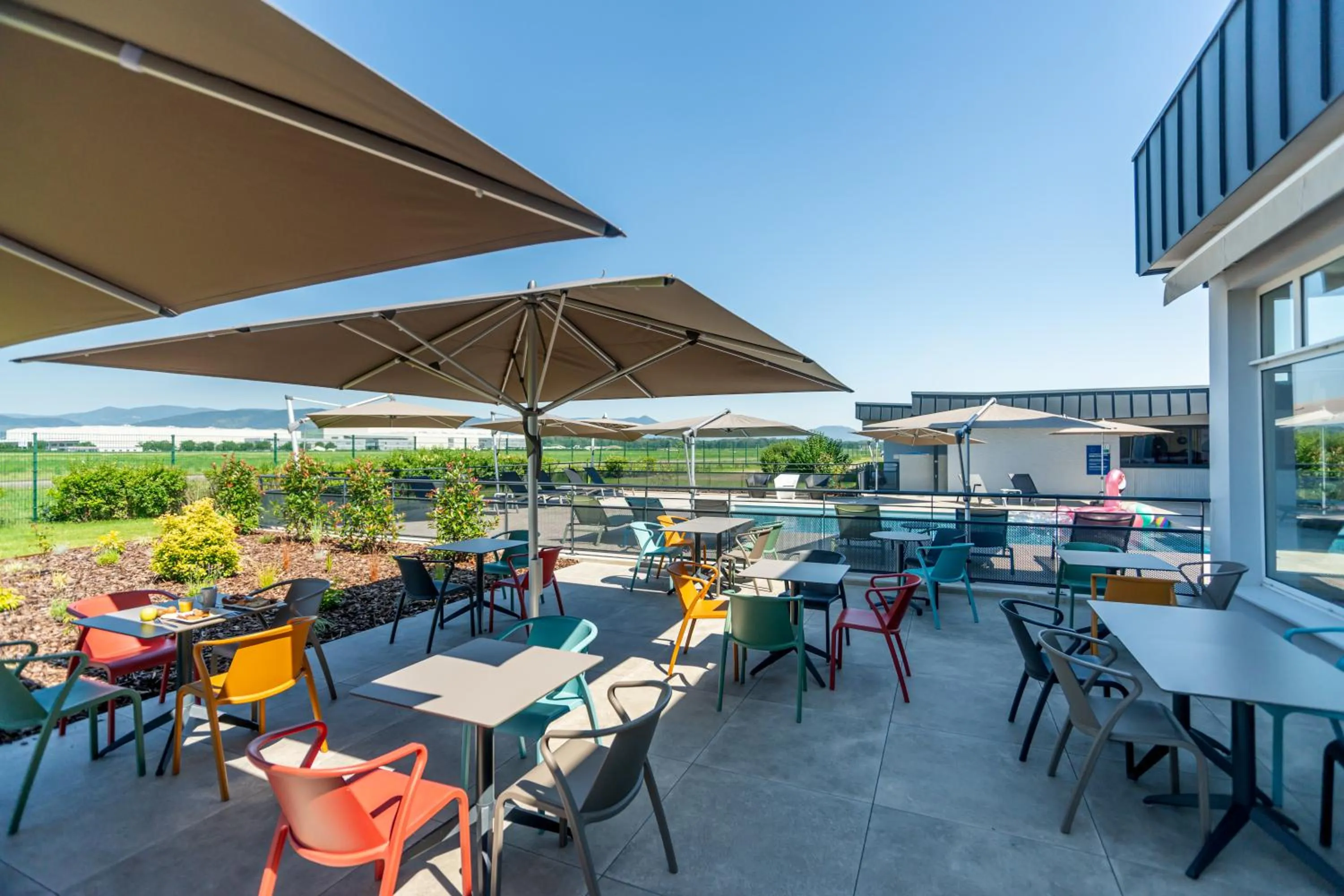 Patio in Ibis Styles Colmar Nord