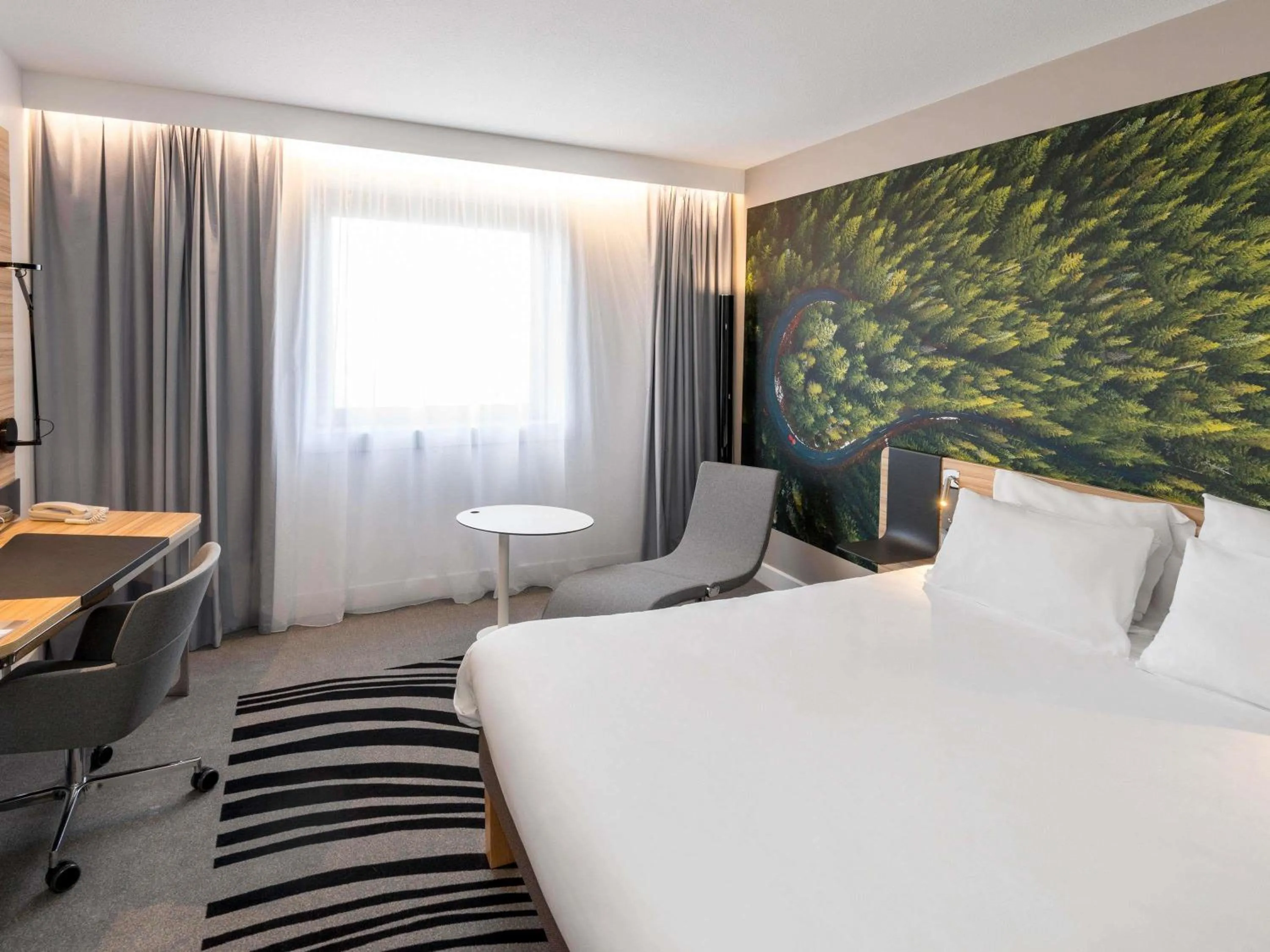 Bedroom, Bed in Novotel Marne-la-Vallée Noisy-le-Grand