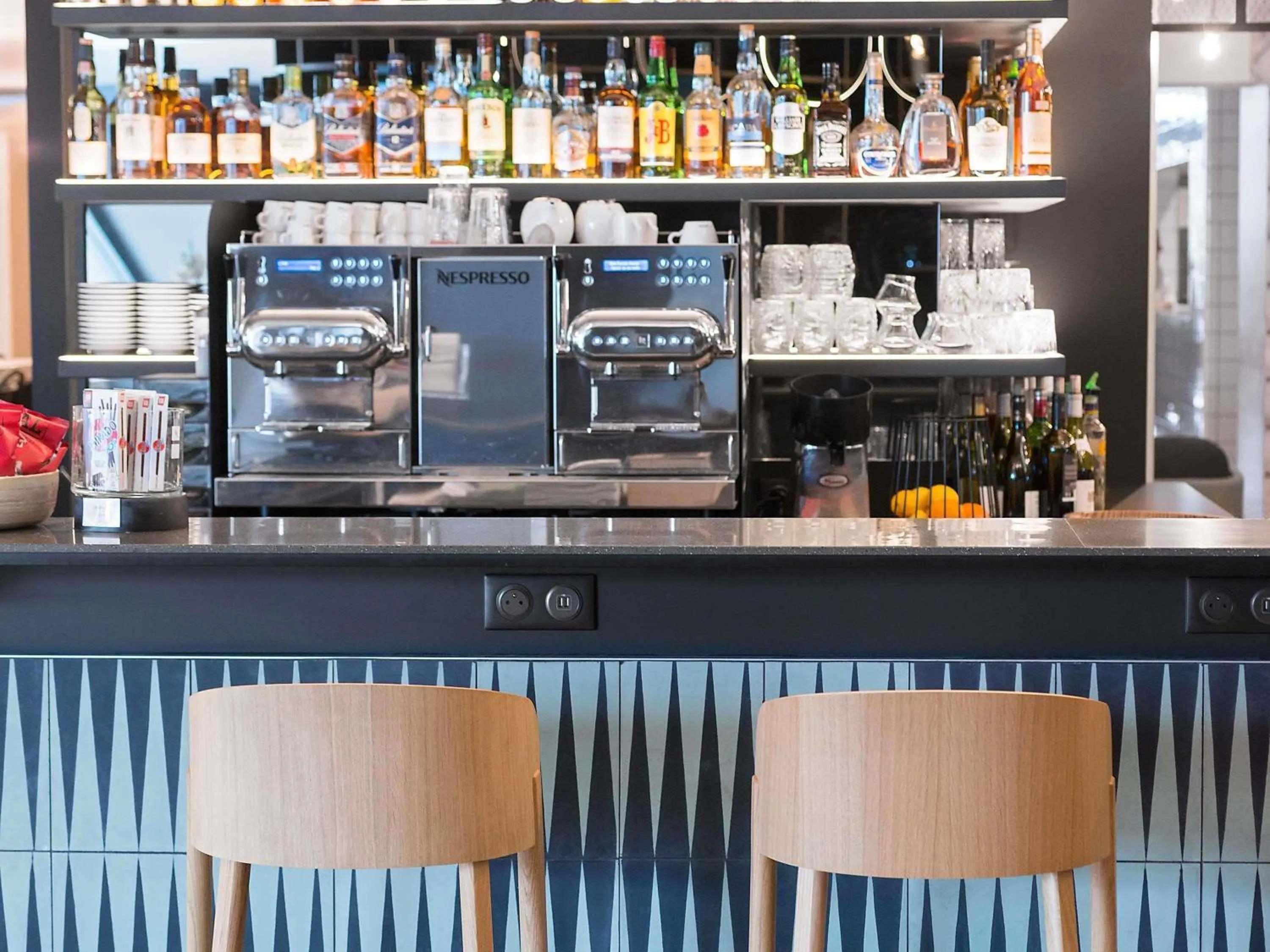 Lounge or bar in Novotel Marne-la-Vallée Noisy-le-Grand