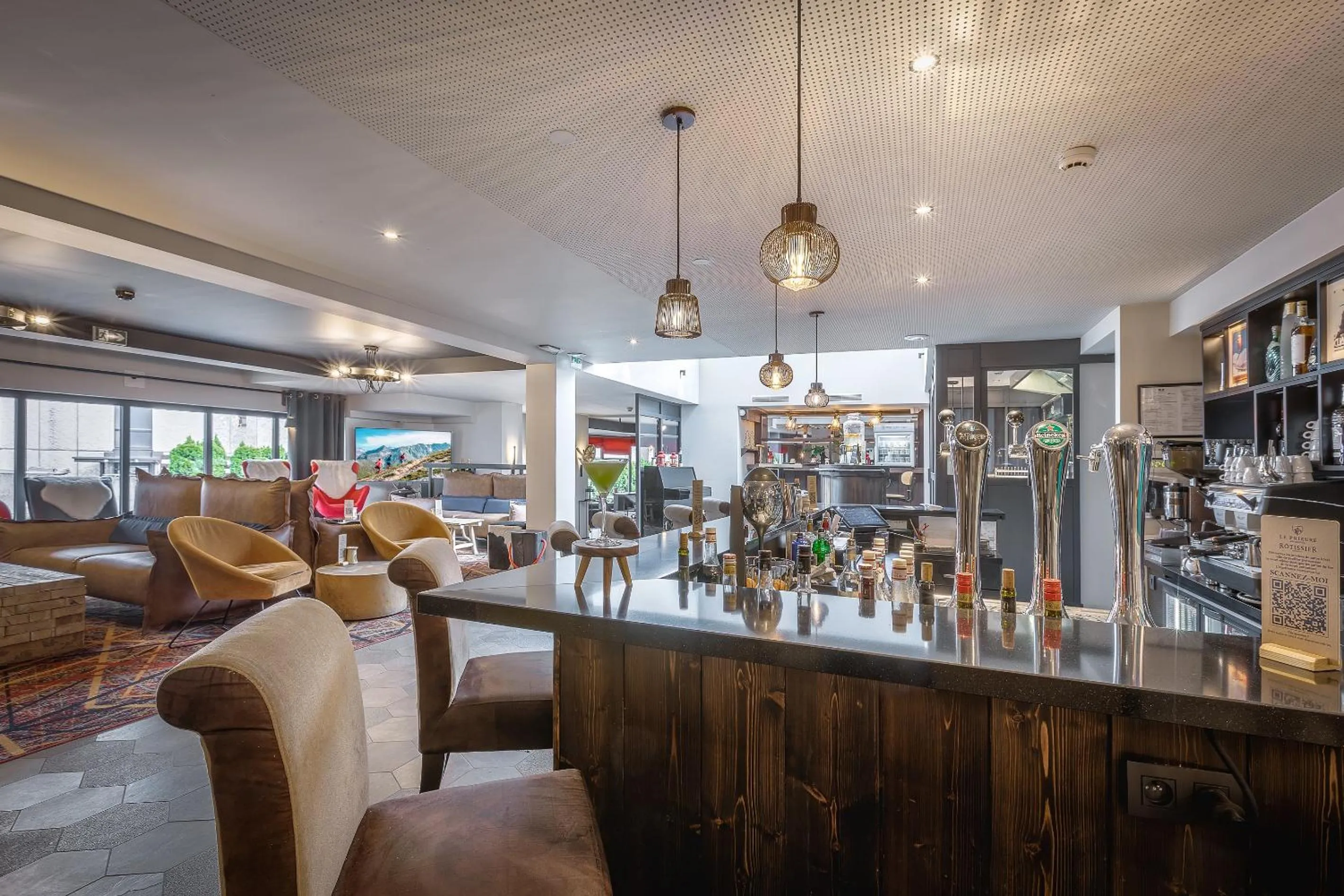 Lounge or bar in Chalet Hôtel Le Prieuré & Spa